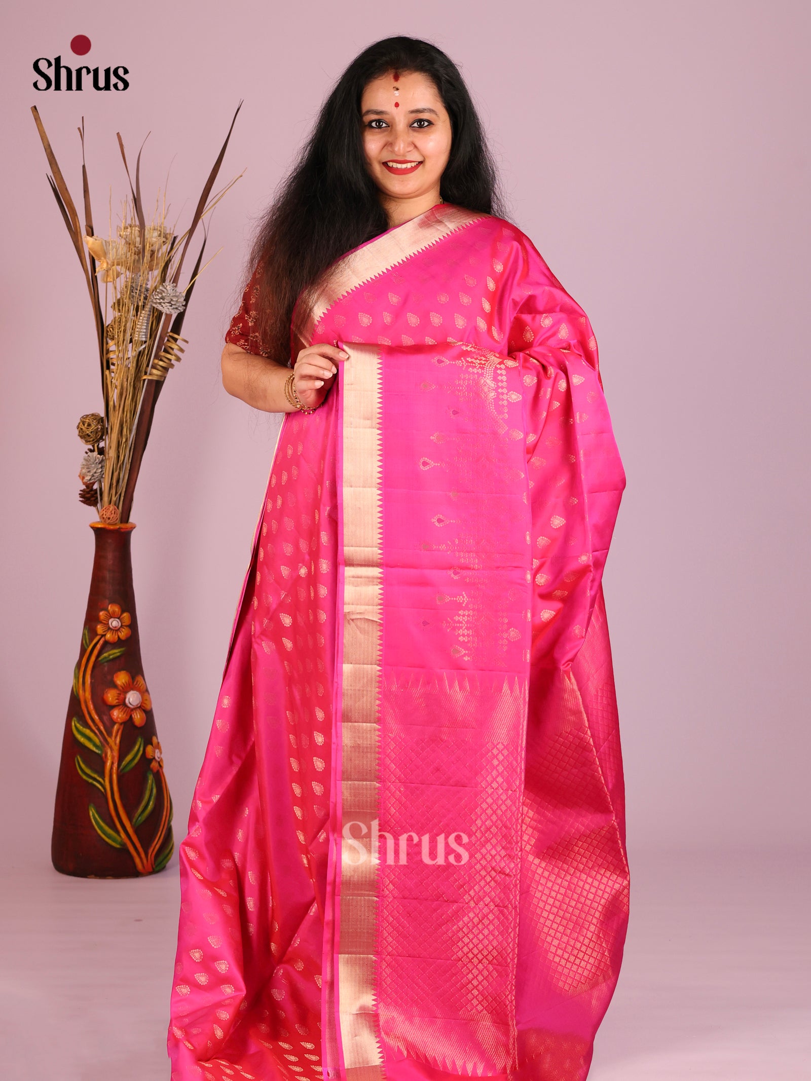 Exquisite Pink Soft Silk Saree with gold Thilagam buttas & Kaddi Border