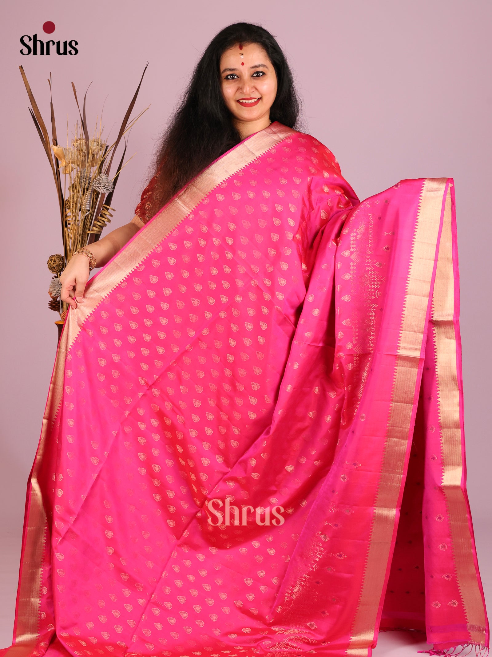 Exquisite Pink Soft Silk Saree with gold Thilagam buttas & Kaddi Border 1