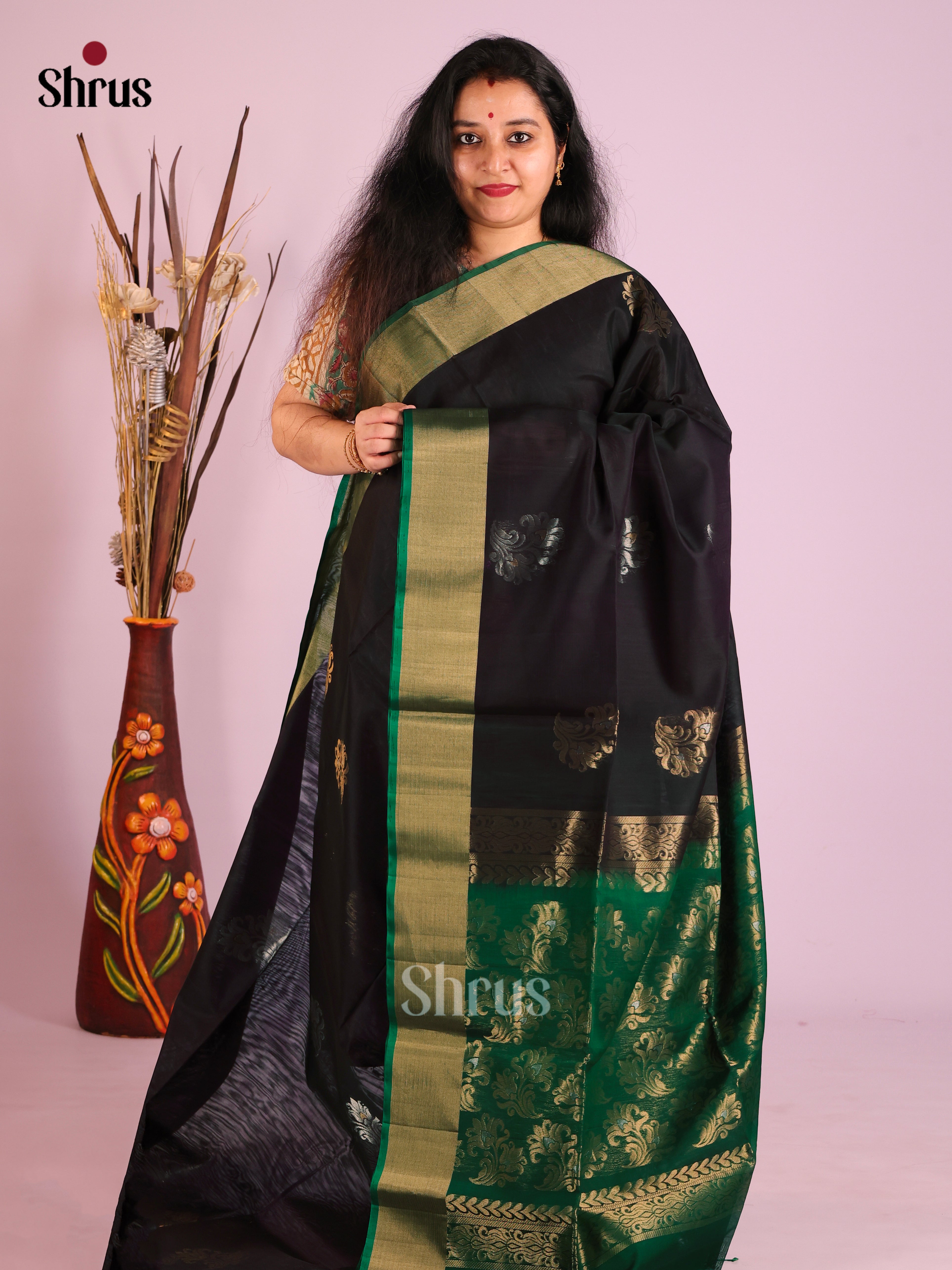 DIS16930-Timeless Silk Cotton Saree - Shop on Shrus.com