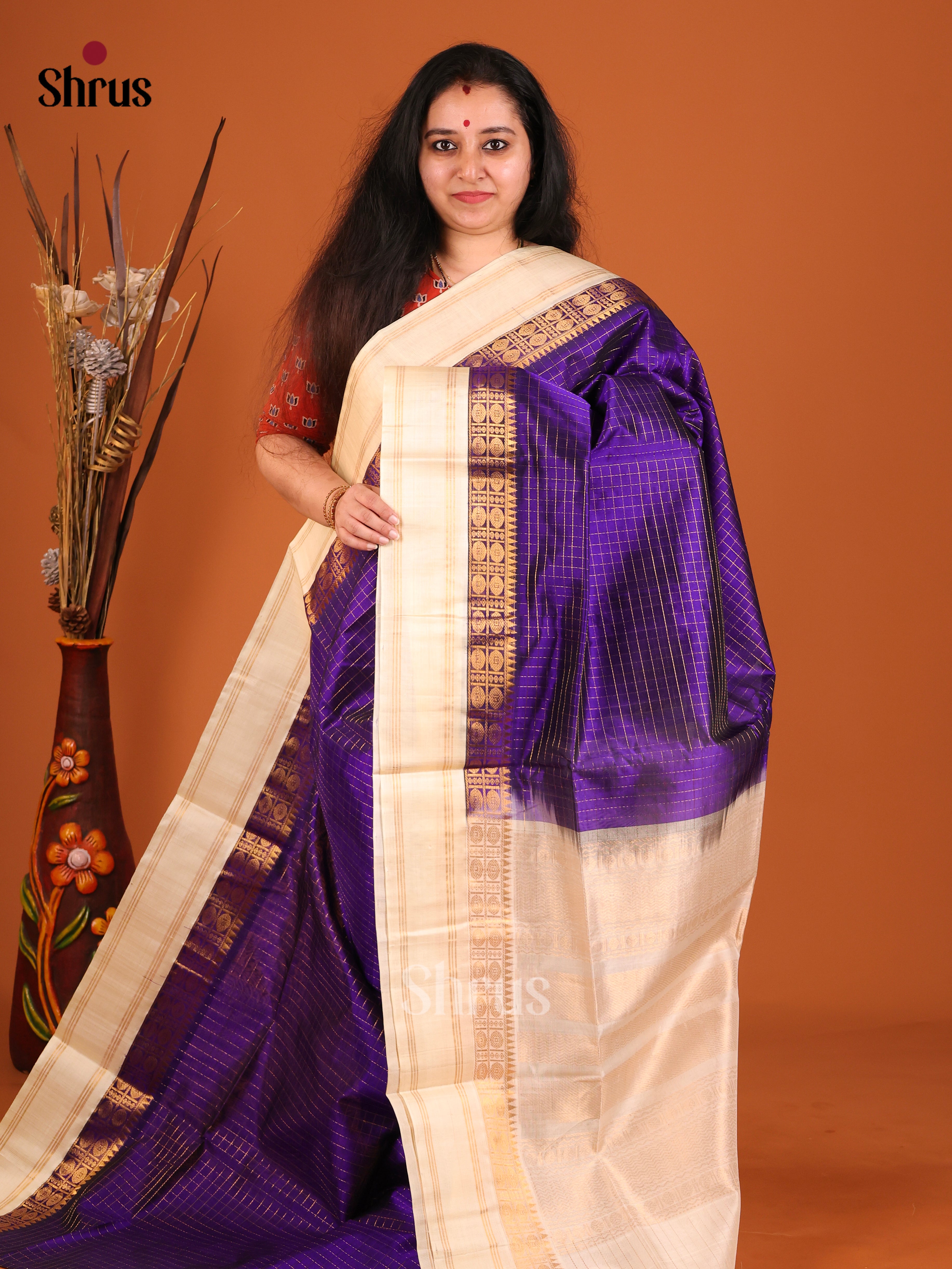 DIS17190 - Korvai-kattams Saree