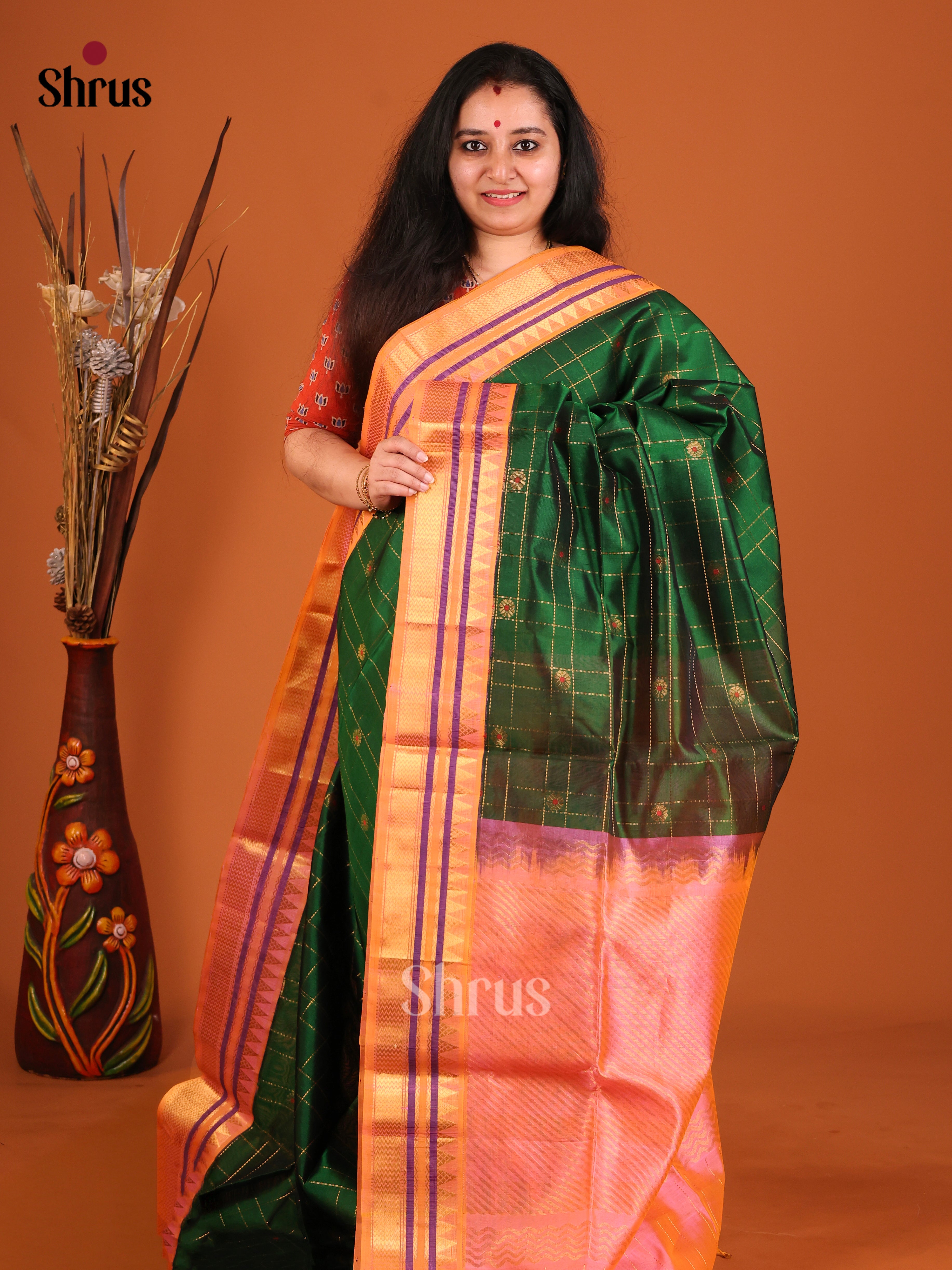 DIS17191 - Korvai-kattams Saree