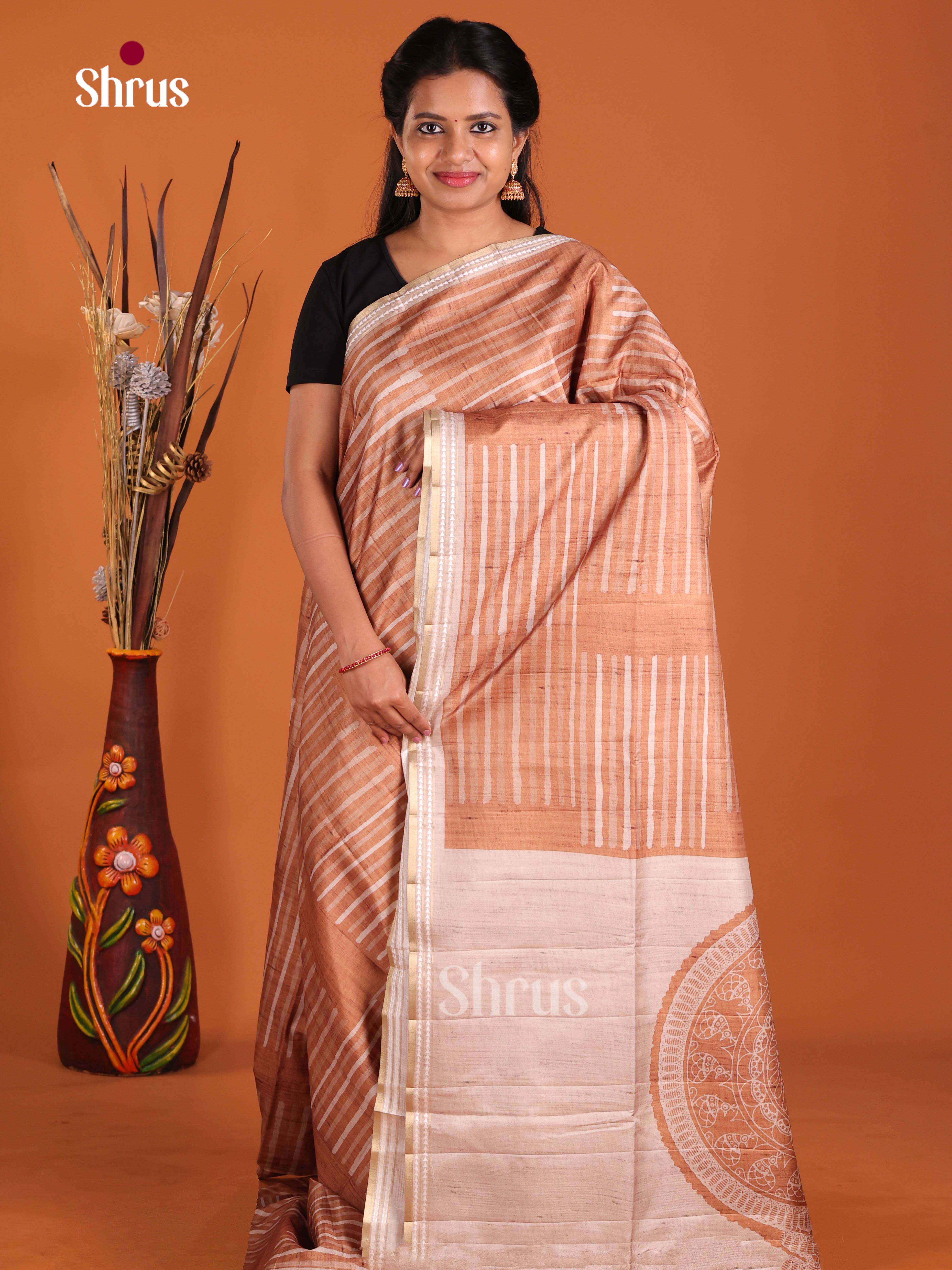 DIS21142 - Semi matka Saree