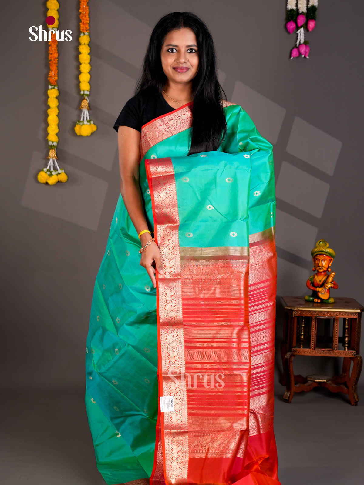 DIS23762 - Kanchipuram silk (HR) Saree - Shop on Shrus.com