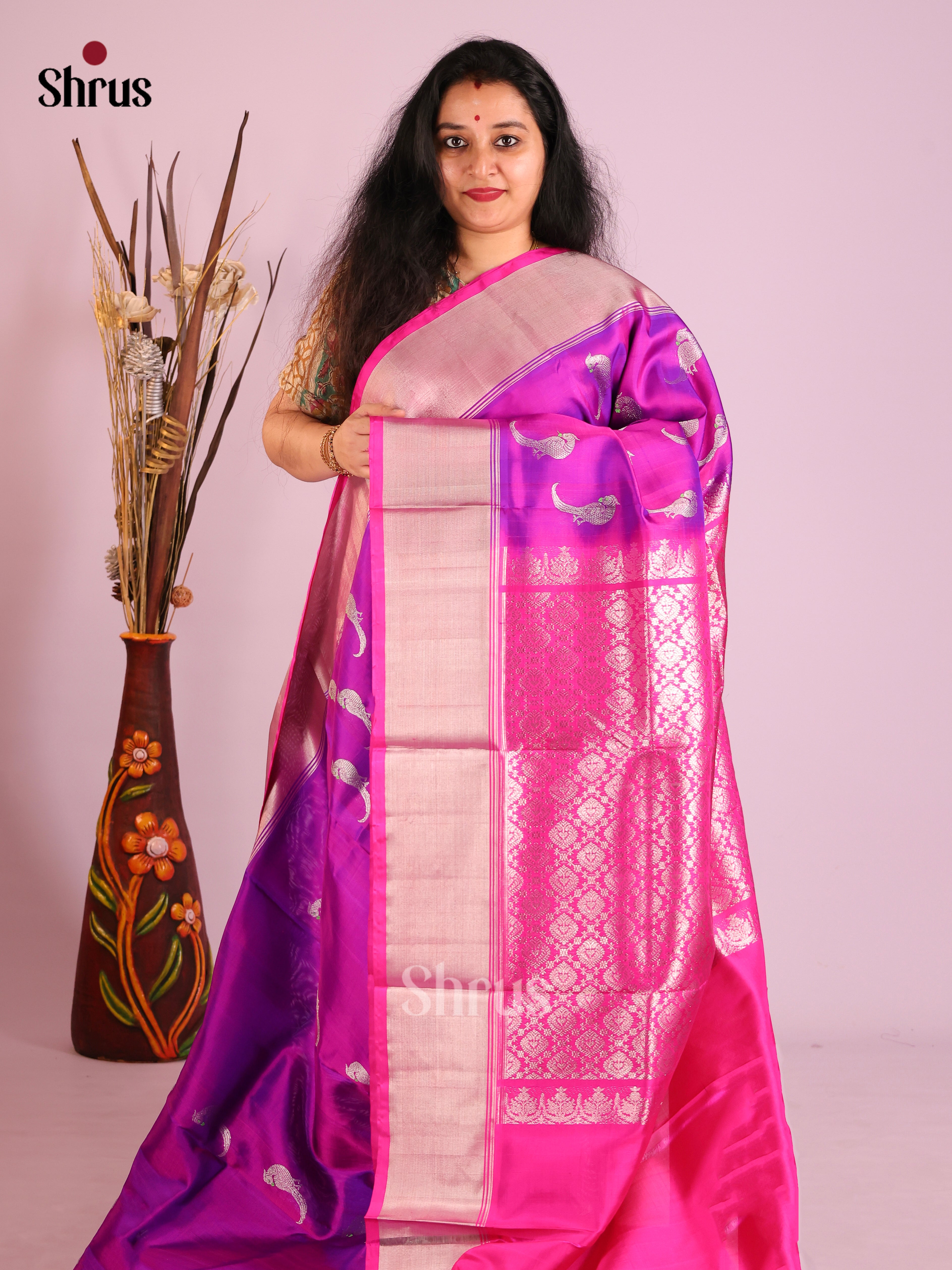 Purple & Majenta Venkatagiri silk Saree gleams with zari parrot buttas , kaddi zari border