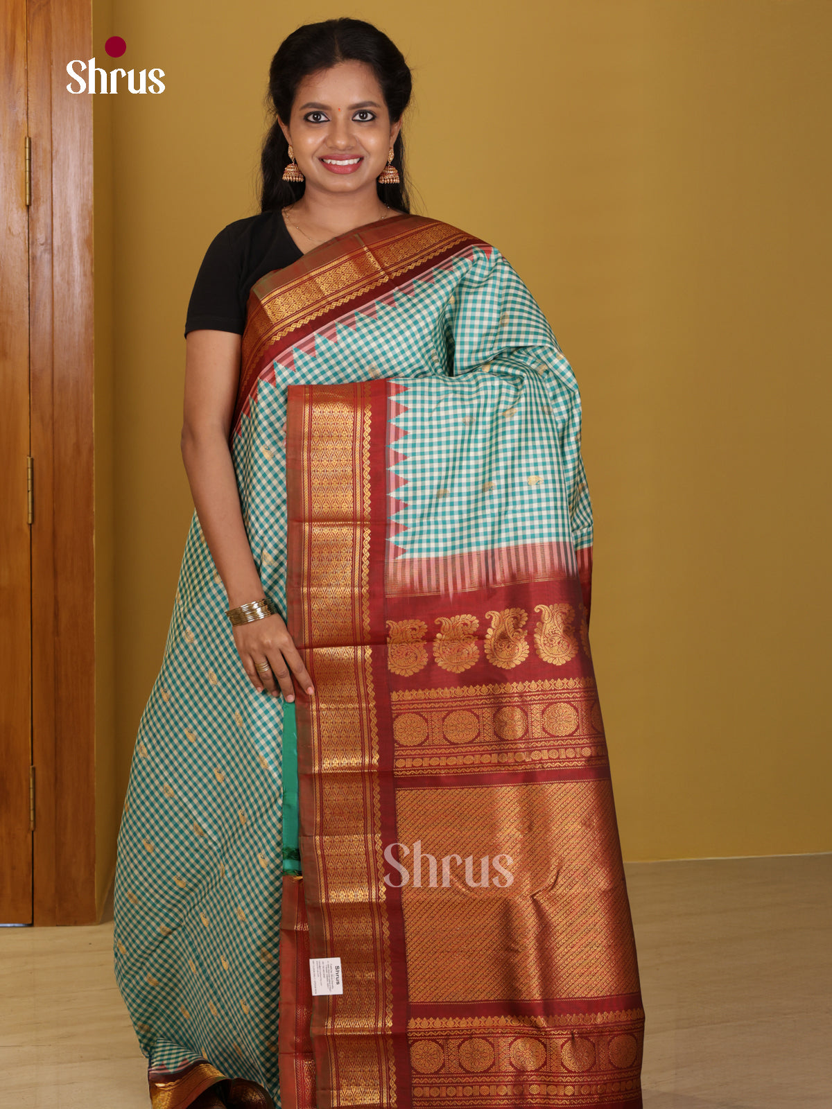 DIS24719 - Gadwal silk Saree