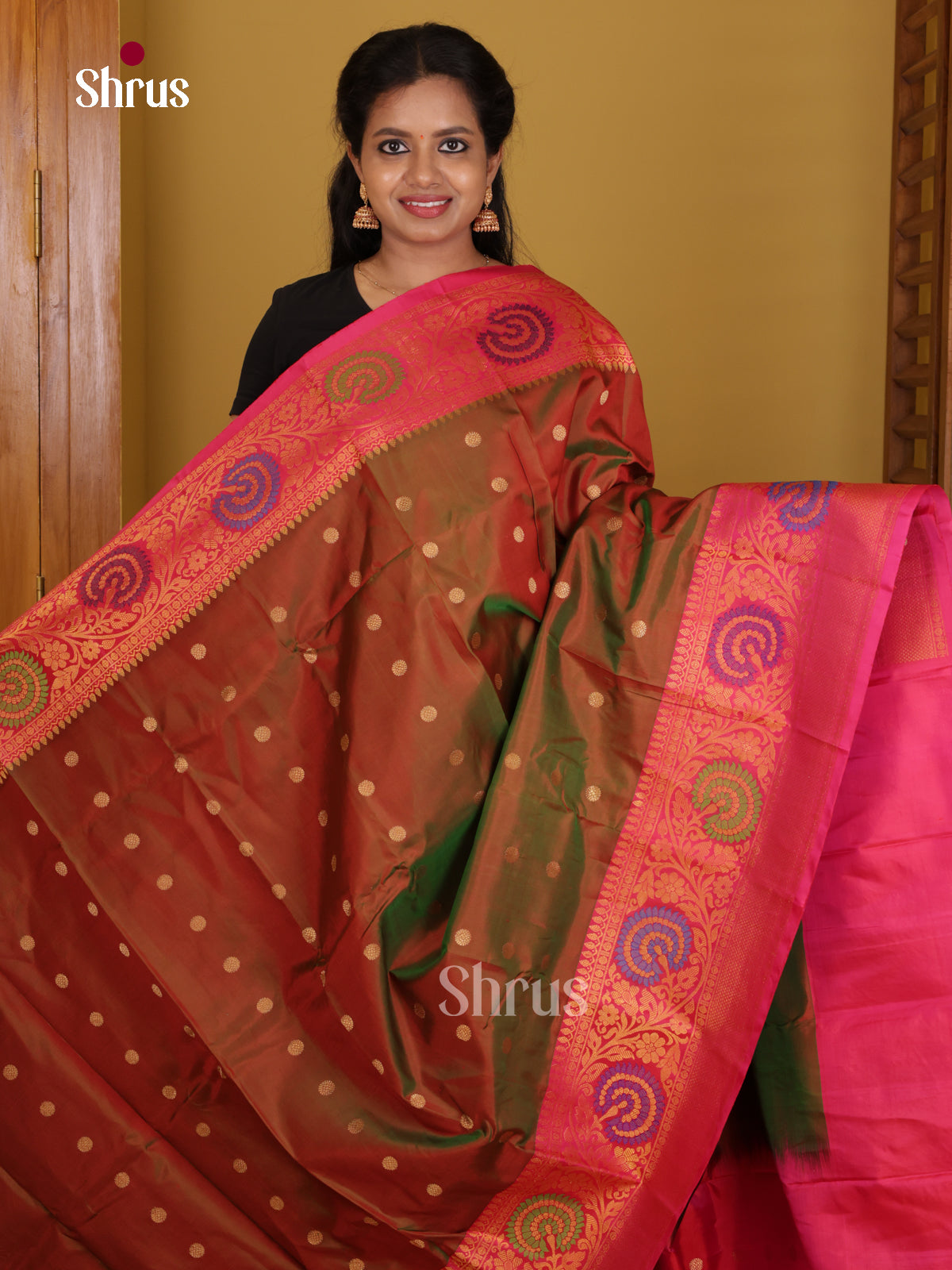 DIS24740 - Gadwal silk Saree