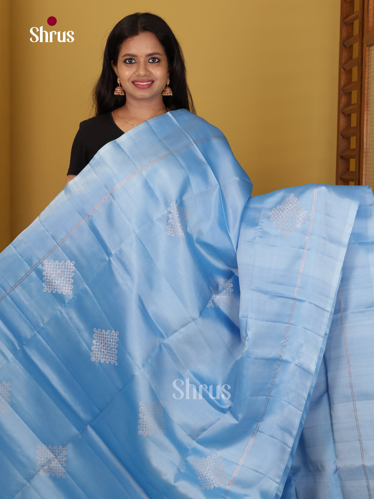 DIS25366 - Soft Silk (HR) Saree - Shop on Shrus.com