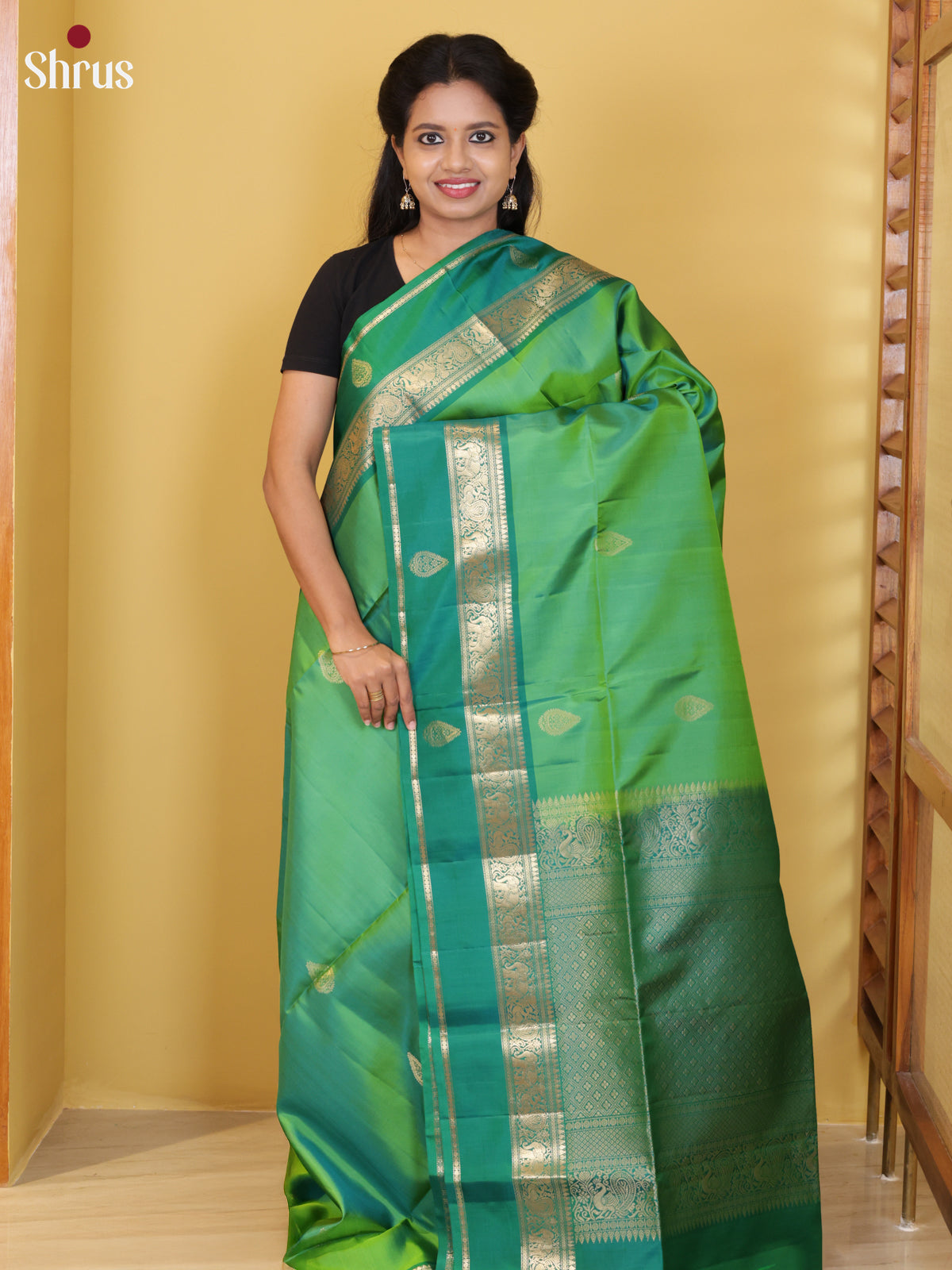 DIS26564 - Kanchipuram silk (HR) Saree - Shop on Shrus.com