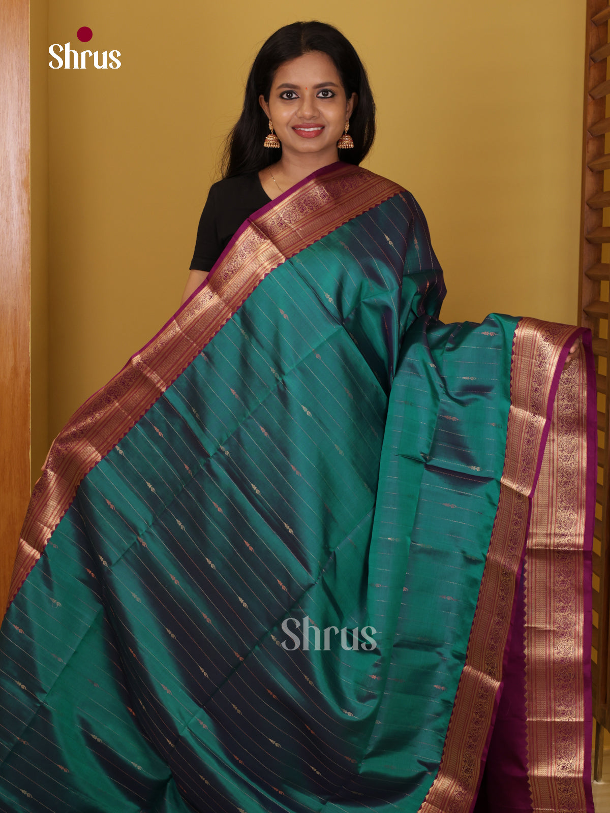 DIS26626 - Kanchipuram silk (HR) Saree - Shop on Shrus.com