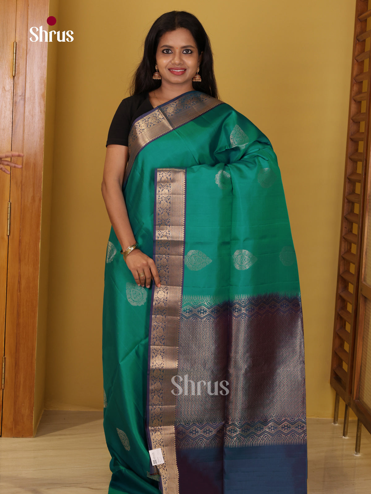 DIS26630 - Kanchipuram silk (HR) Saree - Shop on Shrus.com