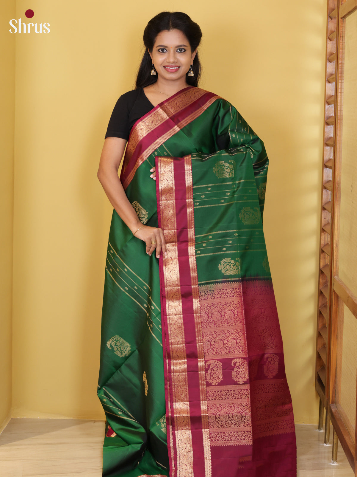 DIS26651 - Kanchipuram silk (HR) Saree - Shop on Shrus.com