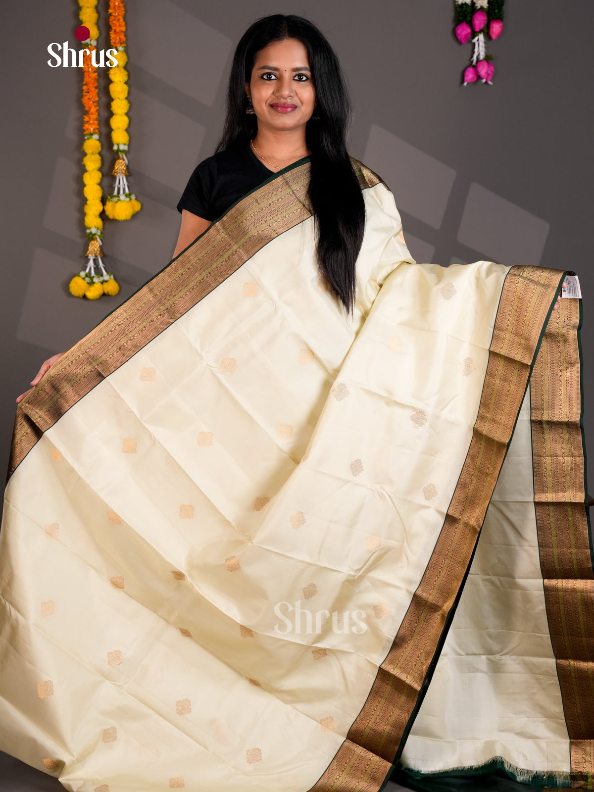 DIS27430 - Kanchipuram Butta design Saree - Shop on Shrus.com