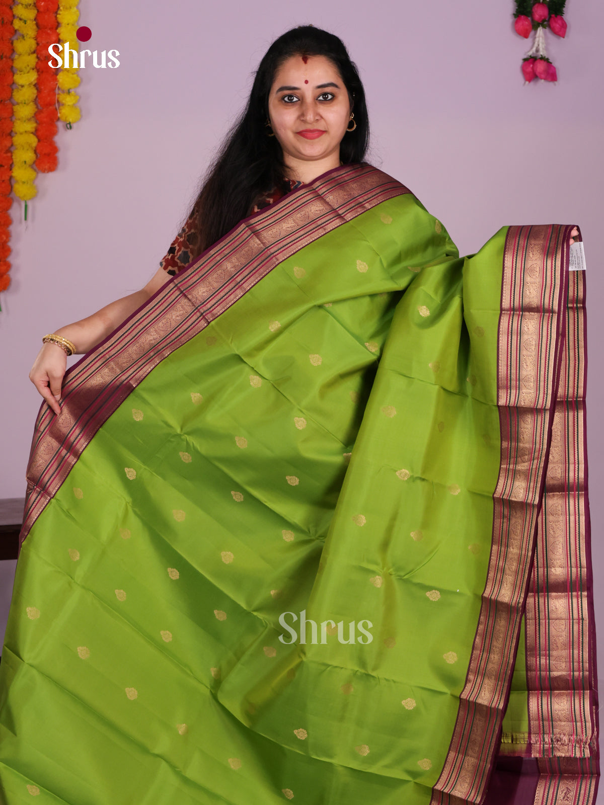 DIS27435 - Kanchipuram Butta design Saree - Shop on Shrus.com