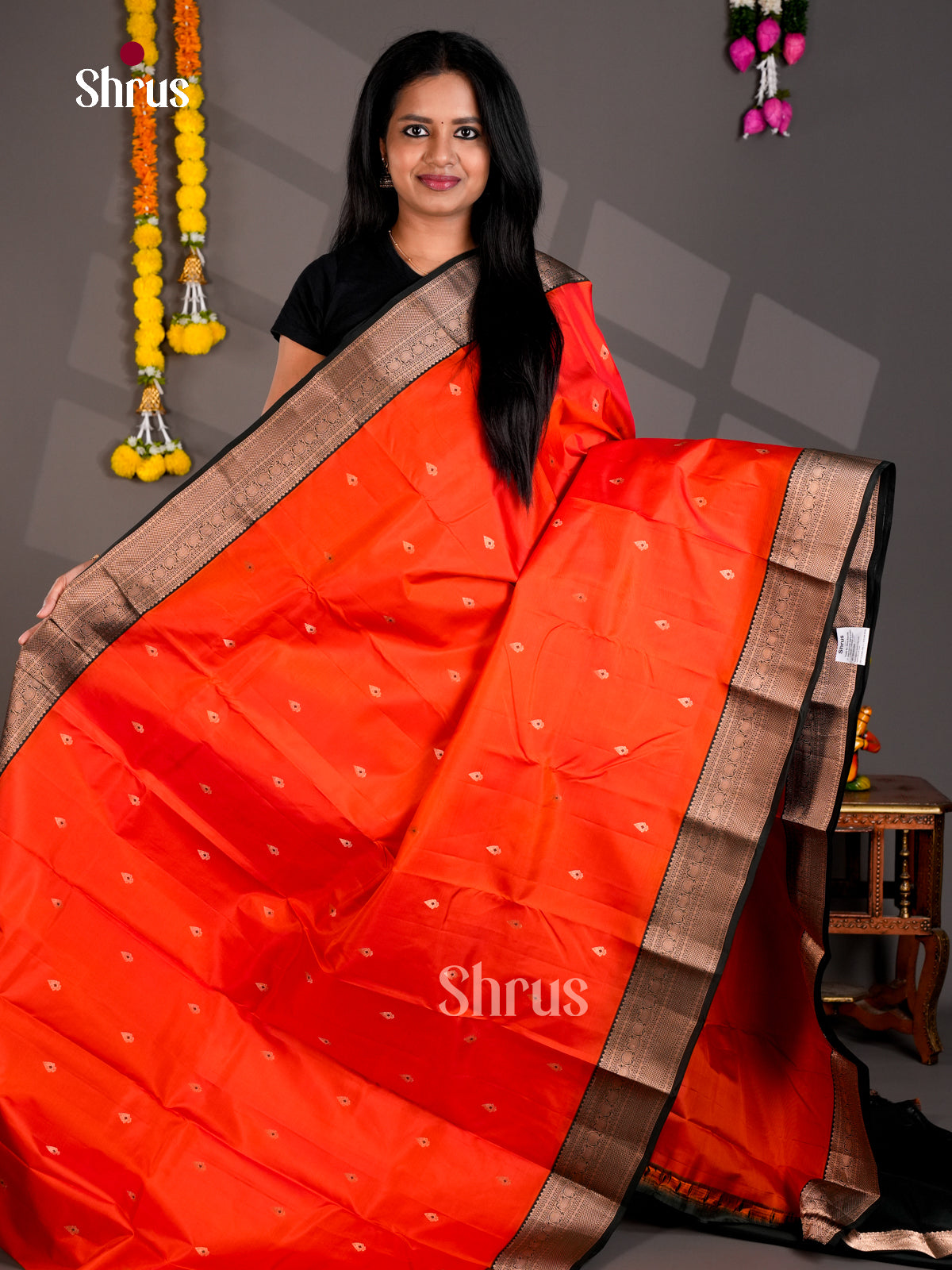 DIS27437 - Kanchipuram Butta design Saree - Shop on Shrus.com