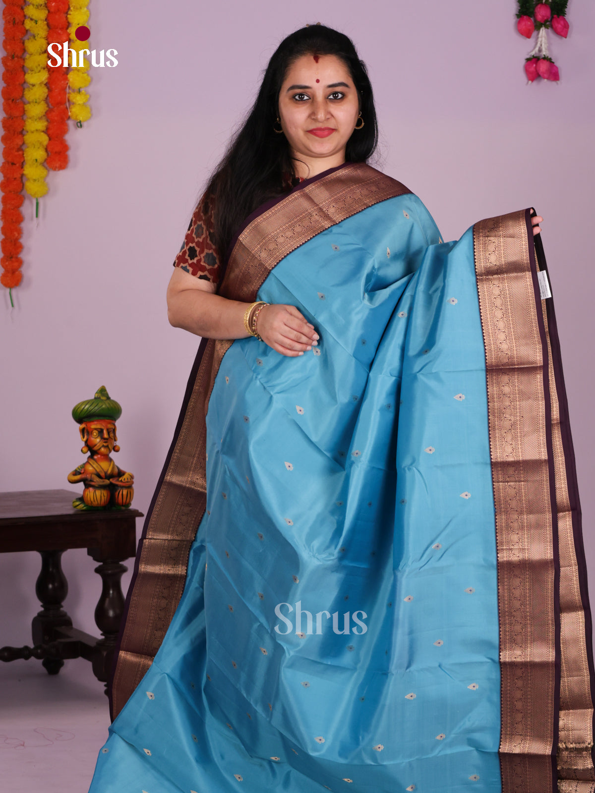 DIS27450 - Kanchipuram Butta design Saree - Shop on Shrus.com