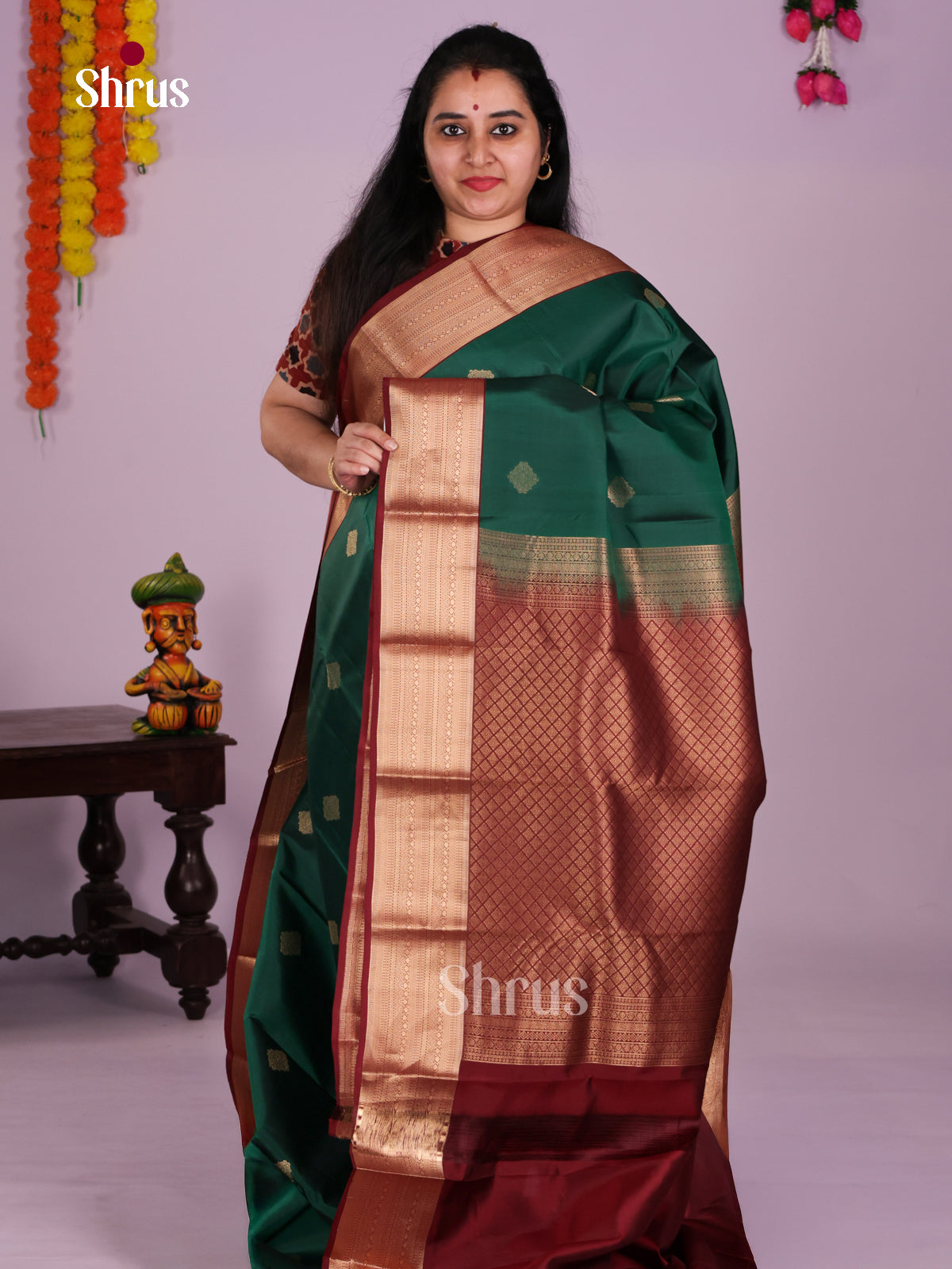 DIS27451 - Kanchipuram Butta design Saree - Shop on Shrus.com