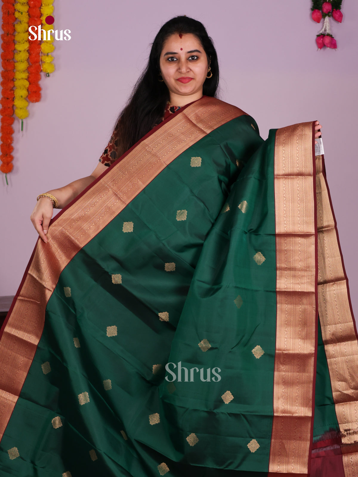 DIS27451 - Kanchipuram Butta design Saree - Shop on Shrus.com