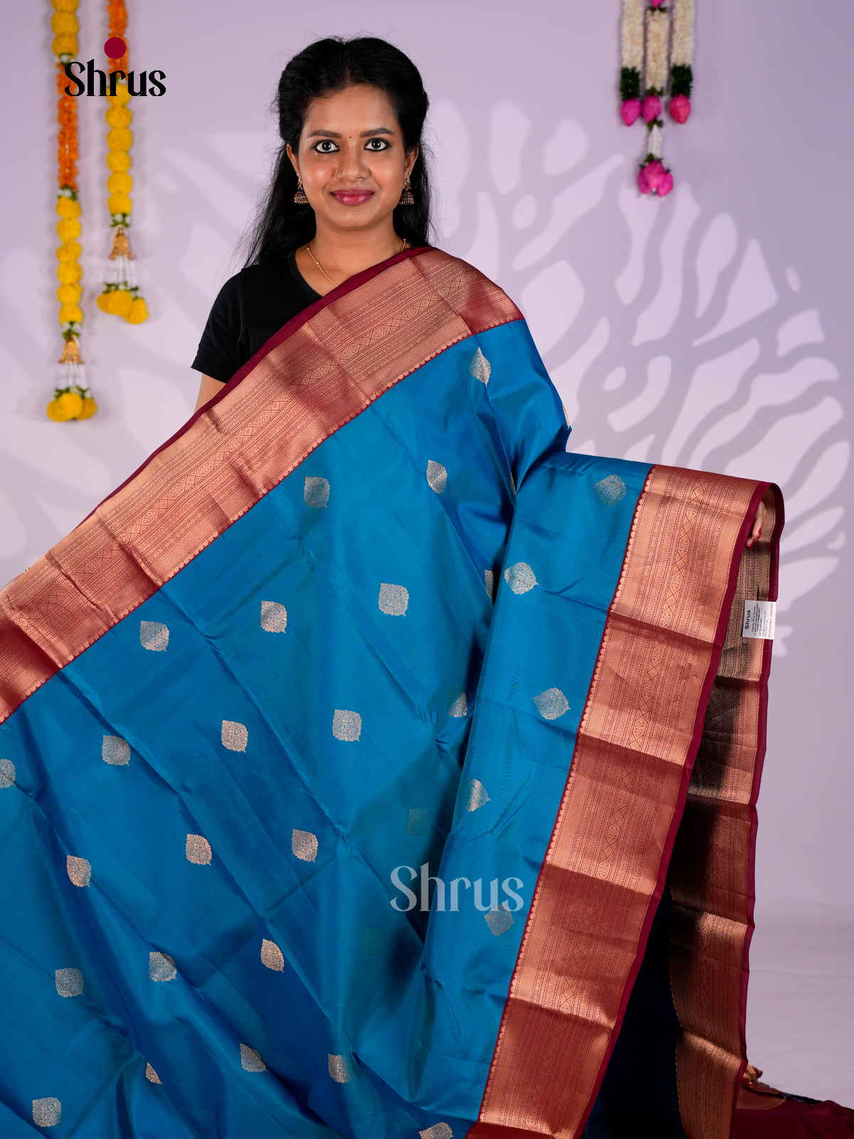 DIS27452 - Kanchipuram Butta design Saree - Shop on Shrus.com