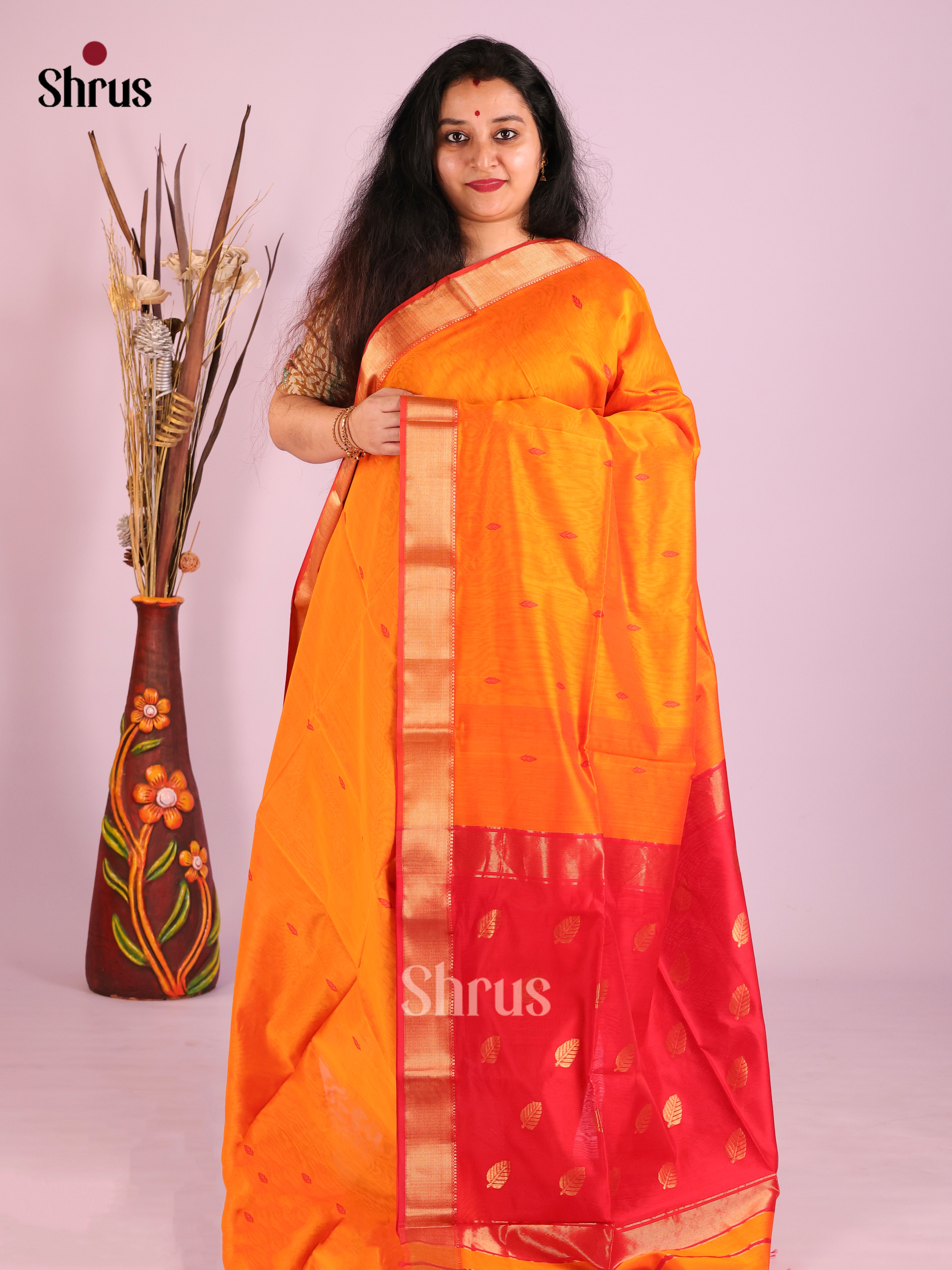 Lustrous Mambazha Yellow Maheshwari Silk Cotton Saree with Thread Buttas & Red Pallu