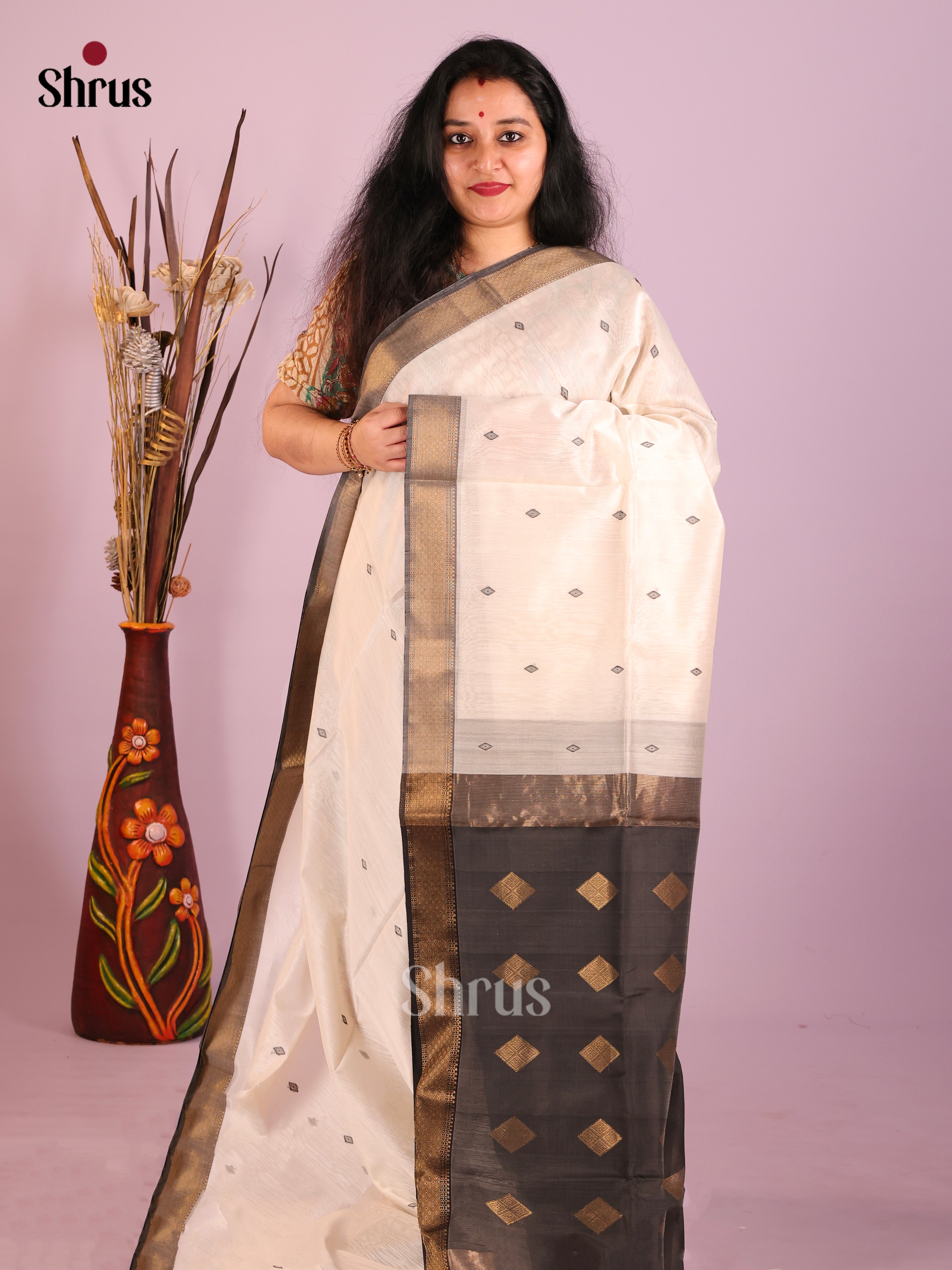 Cream & Black - Maheshwari silkcotton Saree