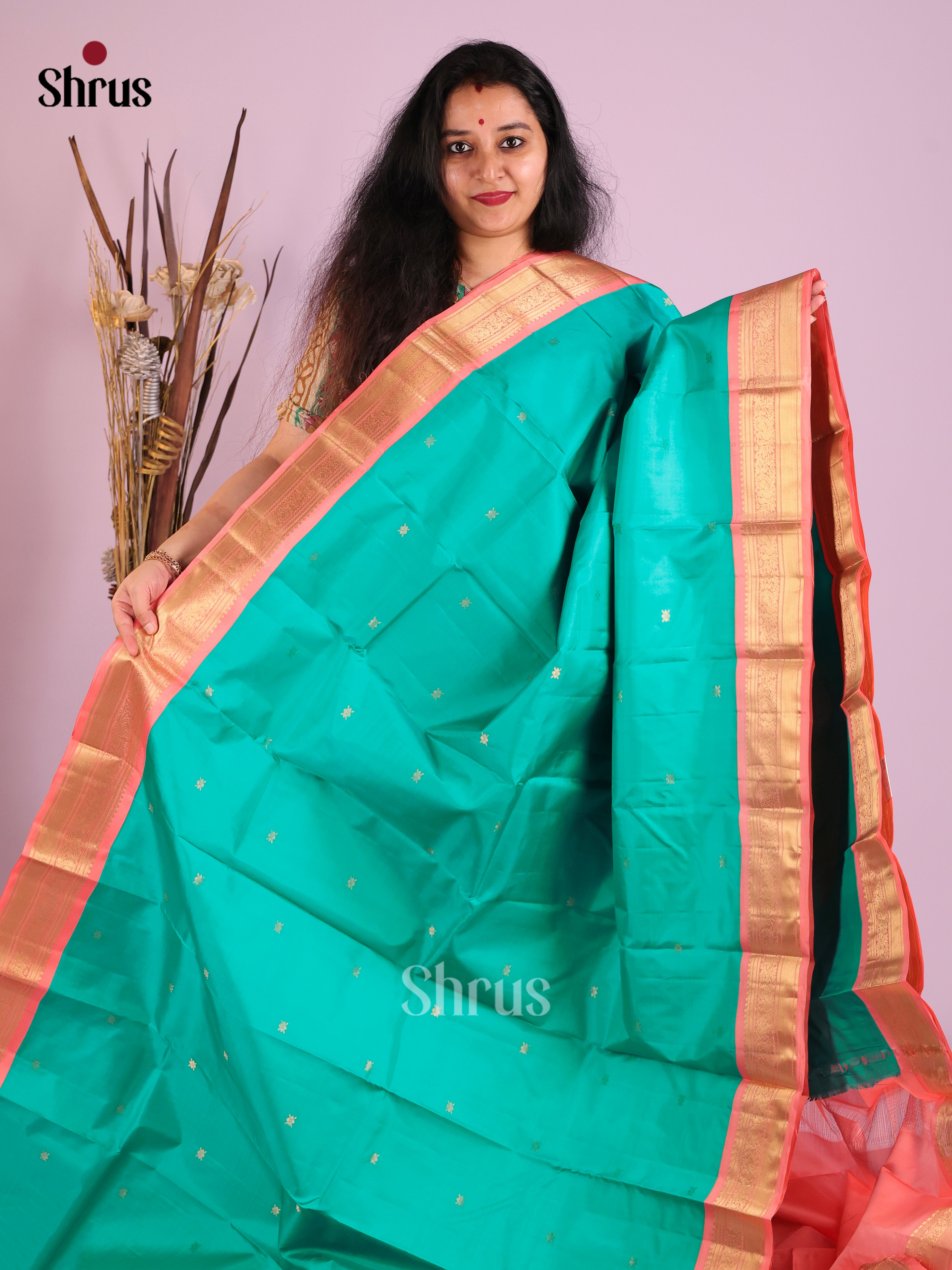 Graceful Green Kanjivaram Saree with Gold buttas & small Peach Zari Woven border 1