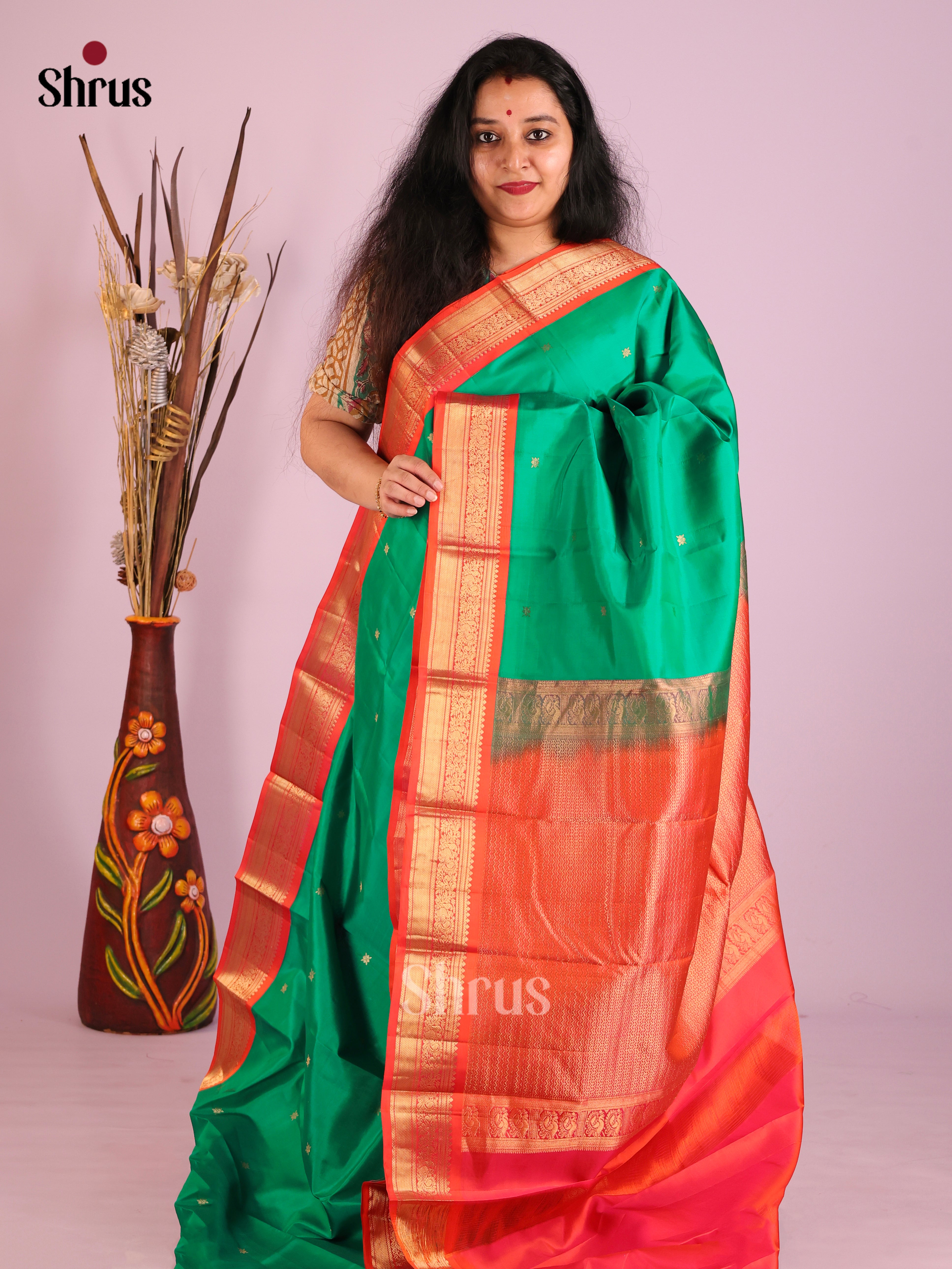 Classy Green Kanjivaram Saree with Golden Buttas & contrast Orange zari border 1