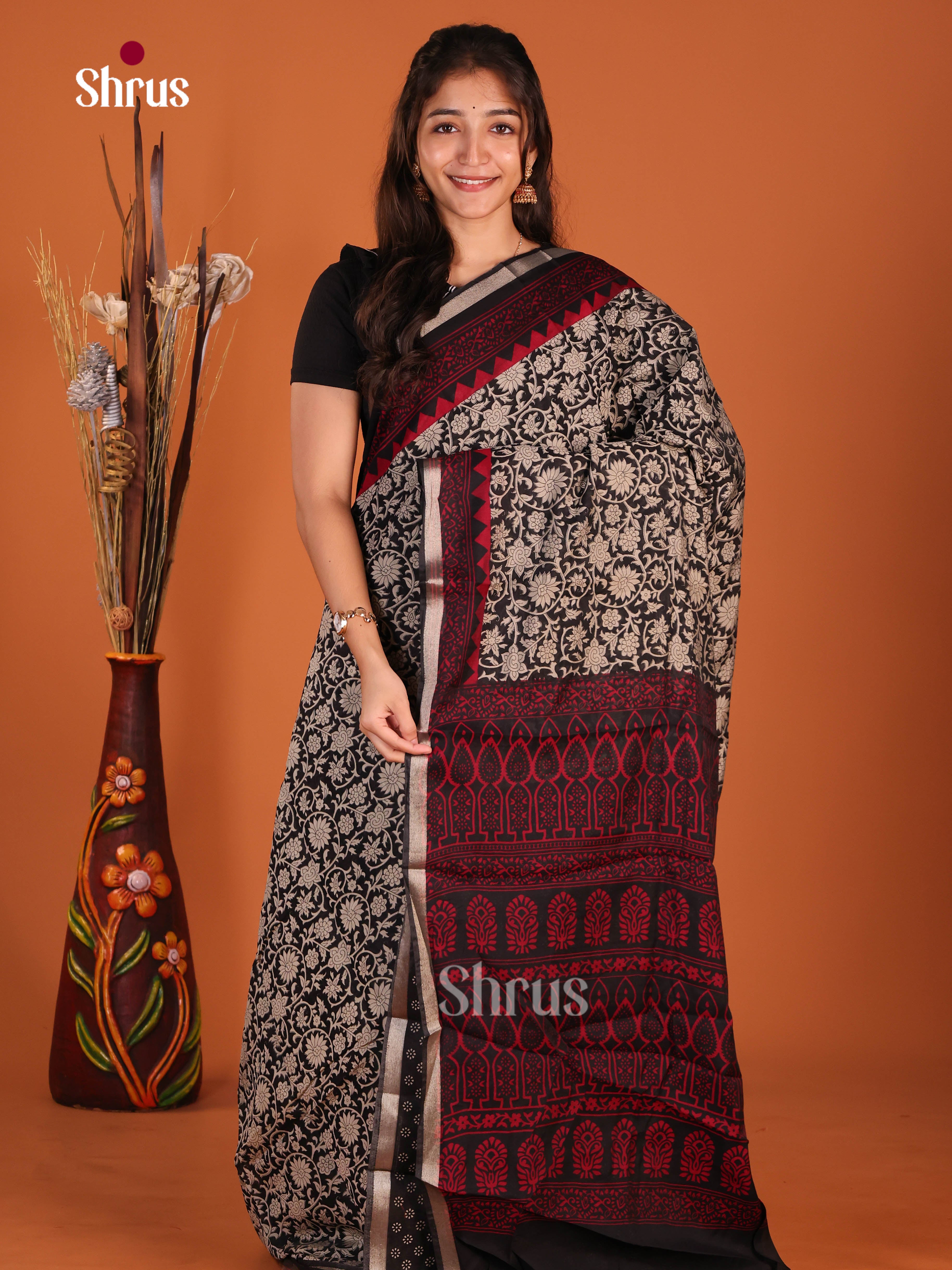 Black & Red- Art Modal Saree