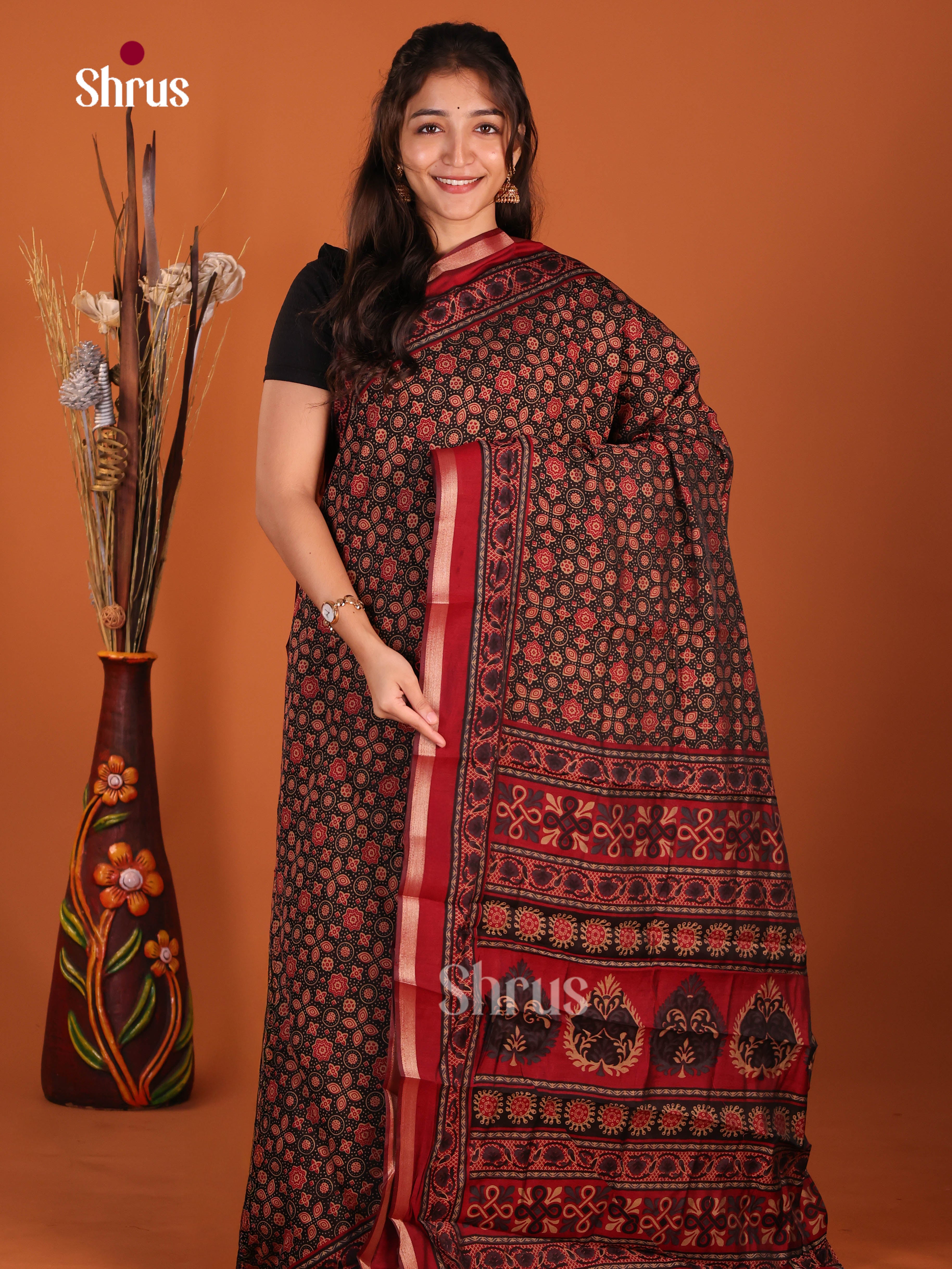 Black &  Red - Art Modal Saree