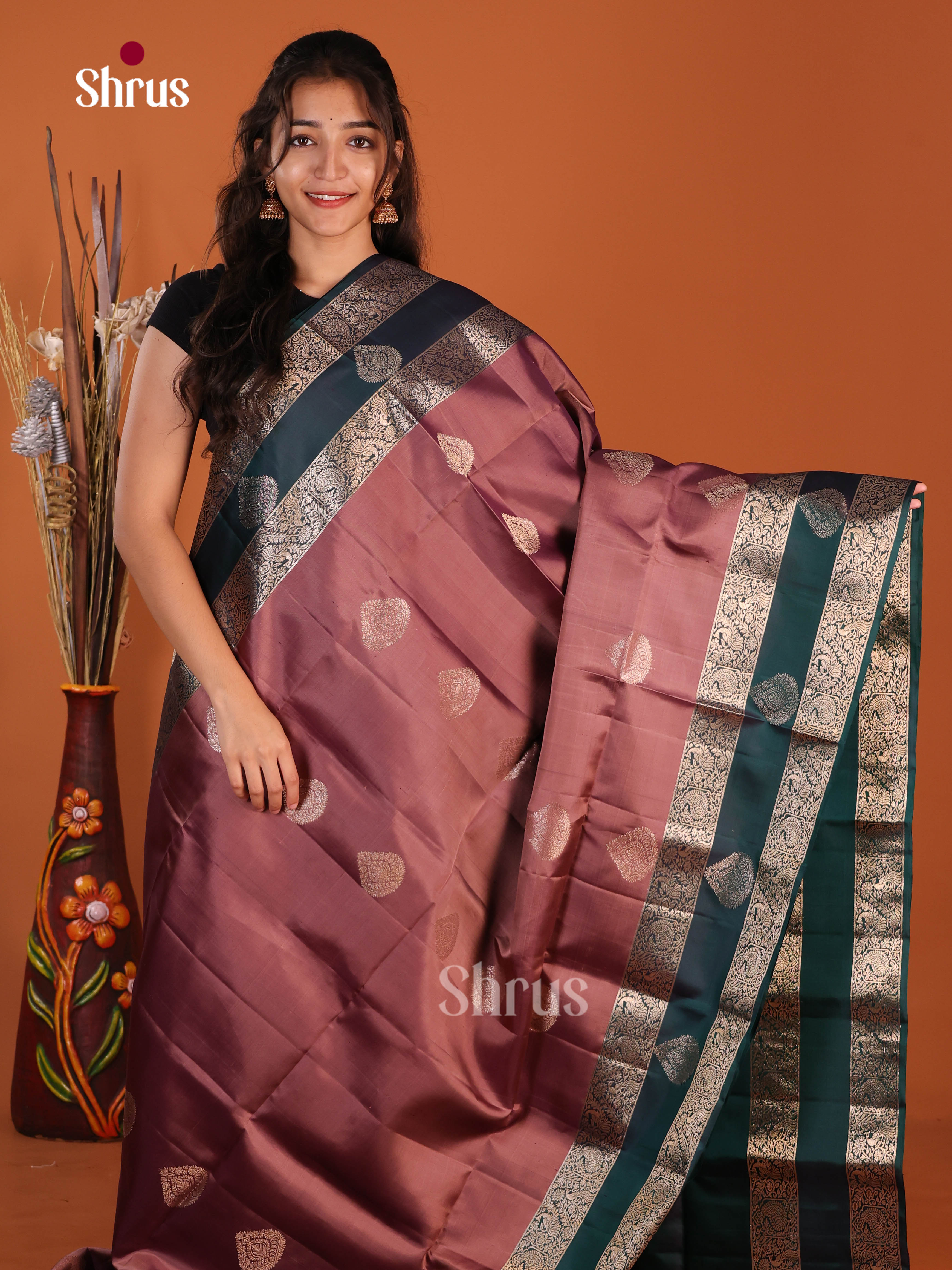Lustrous Onion Peel & Green Soft Silk Saree gleams with zari floral drop motifs, rettaipet zari border