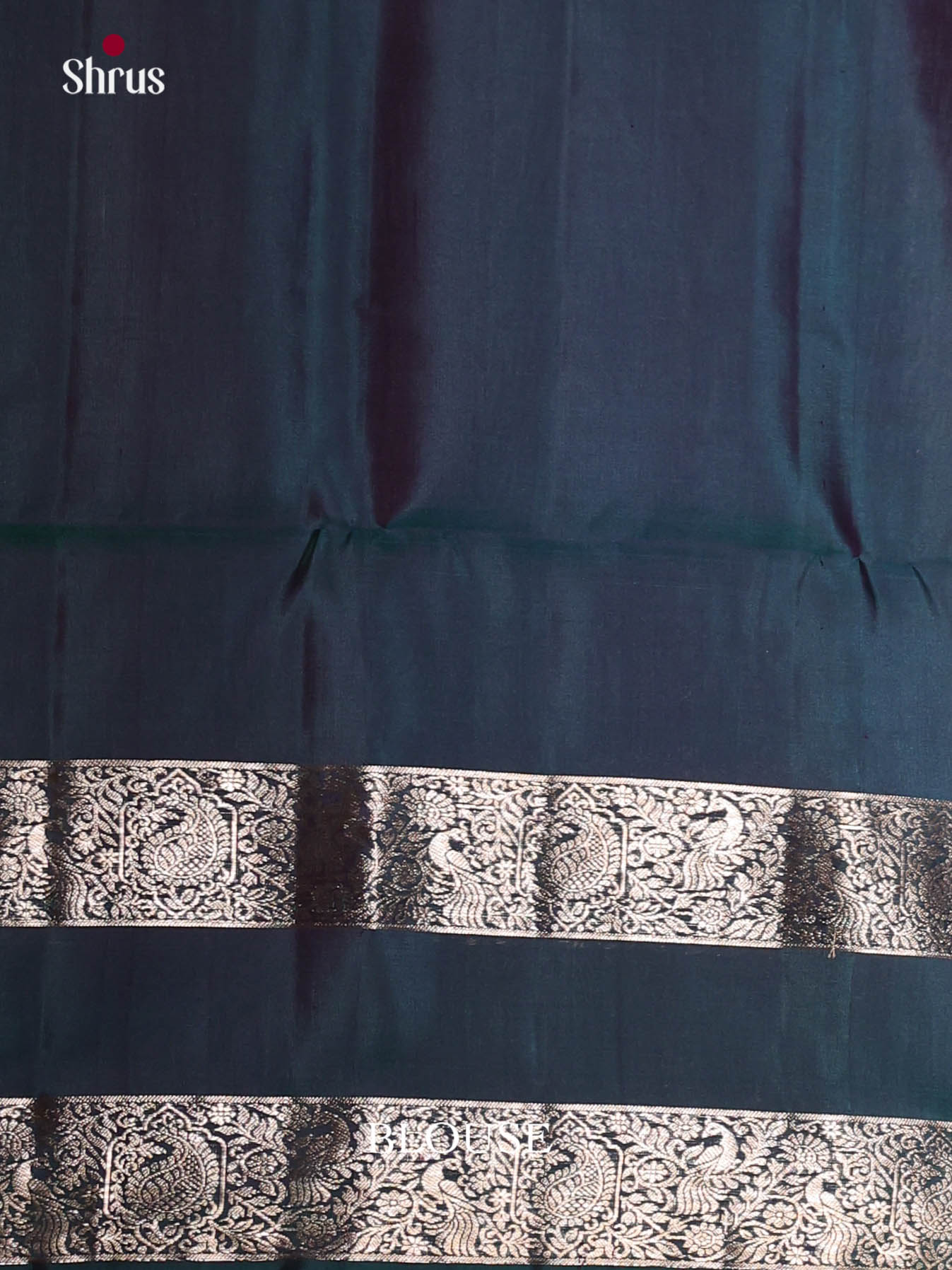 Lustrous Onion Peel & Green Soft Silk Saree gleams with zari floral drop motifs, rettaipet zari border