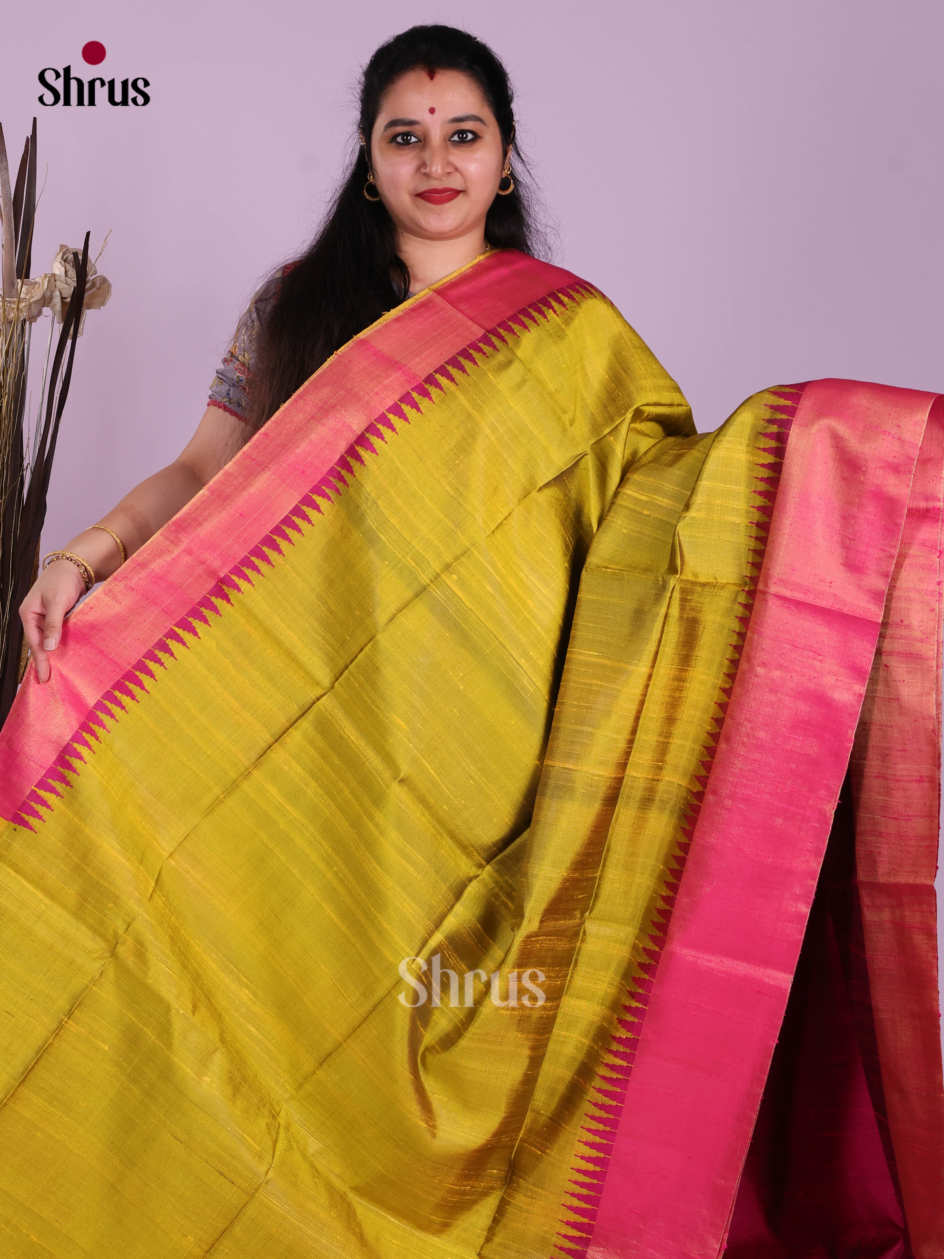 Exquisite Dual-Tone Mustard Green Raw Silk Handloom Saree