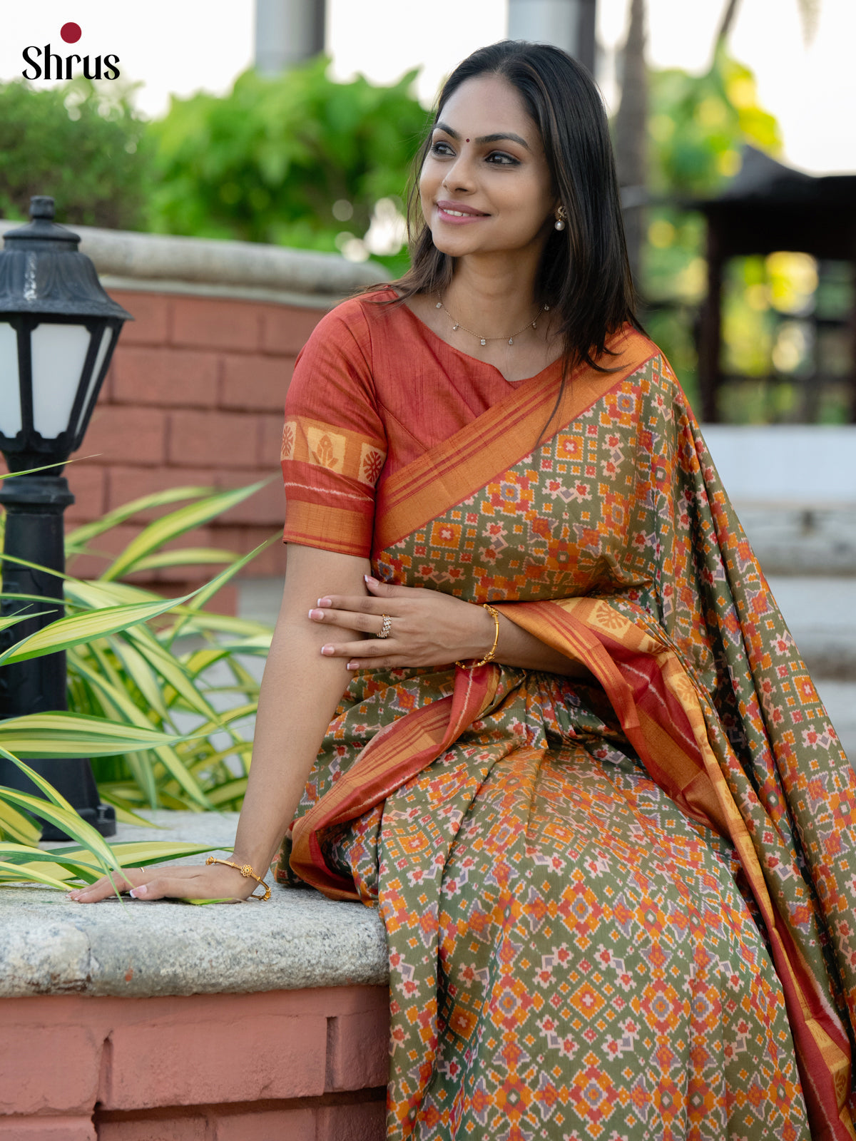 DKS08160 - Semi Patola Saree