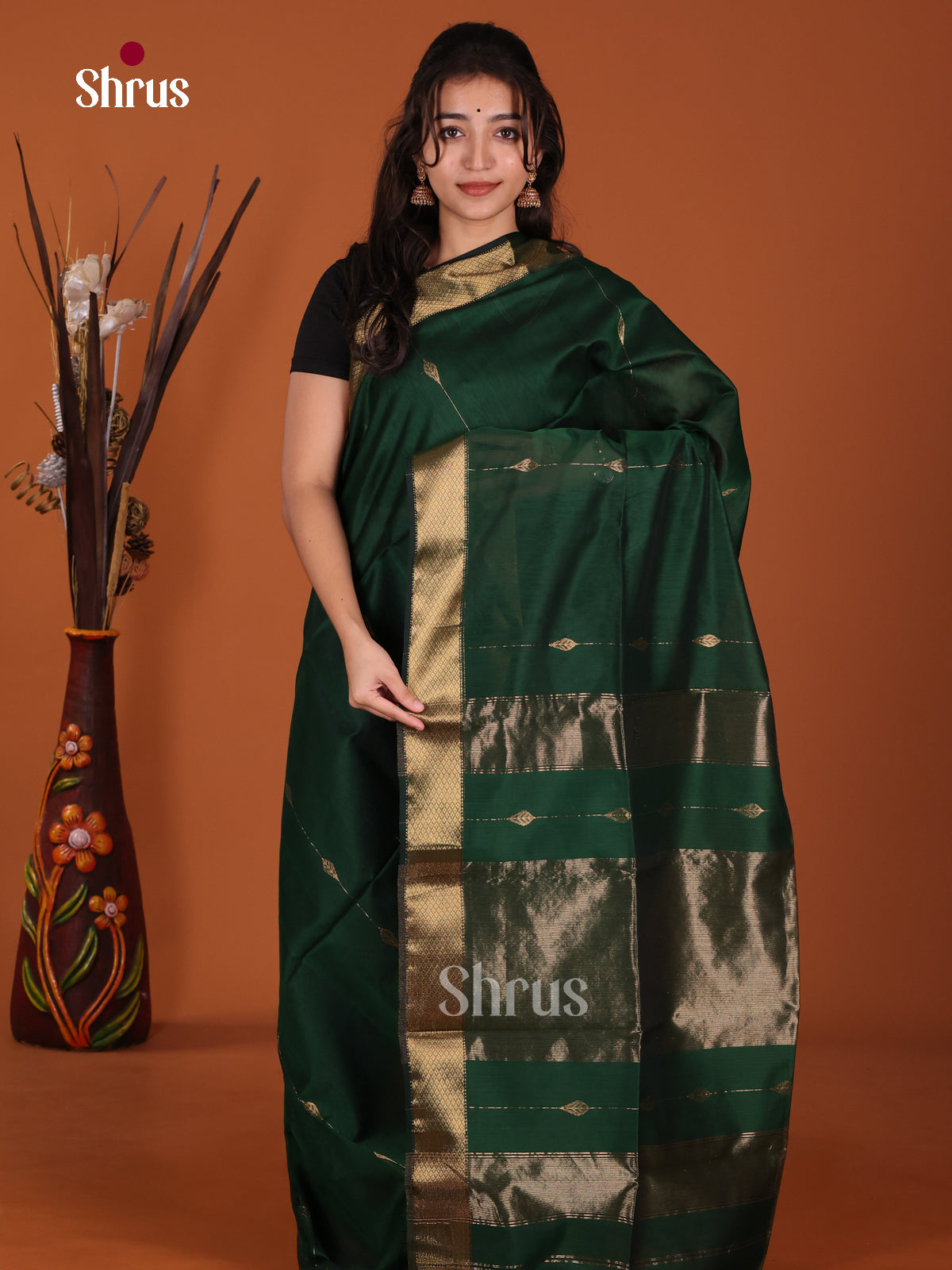 Classic Green single tone Maheshwari silkcotton Saree with zari buttas