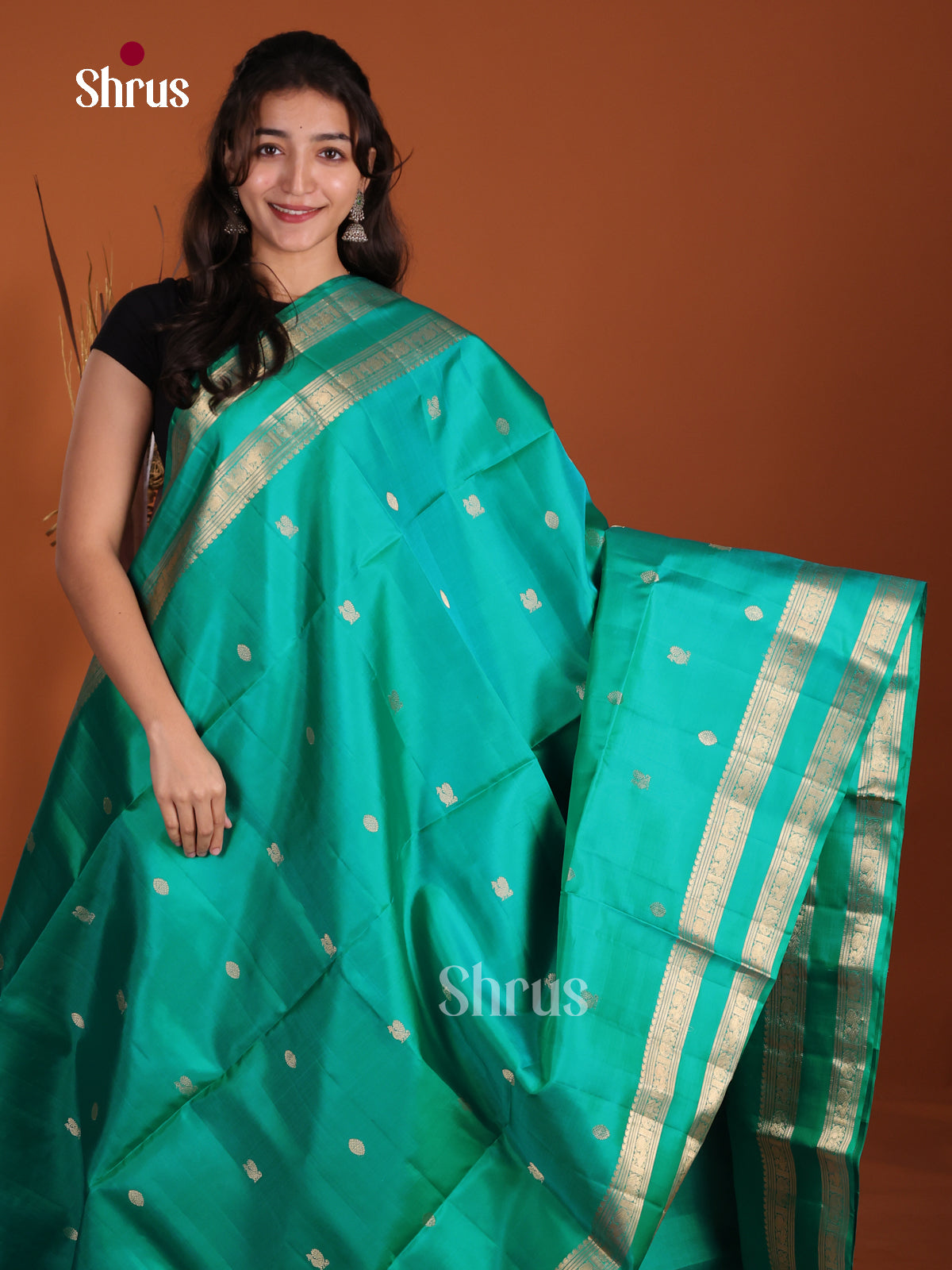 Pretty Teal single Tone Soft Silk  Saree gleams with zari peacock buttas