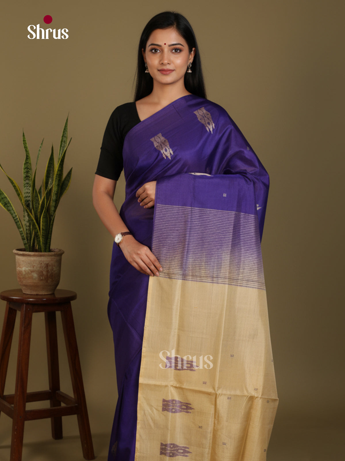 DLS04130 - Banana Pith without blouse Saree - Shop on Shrus.com
