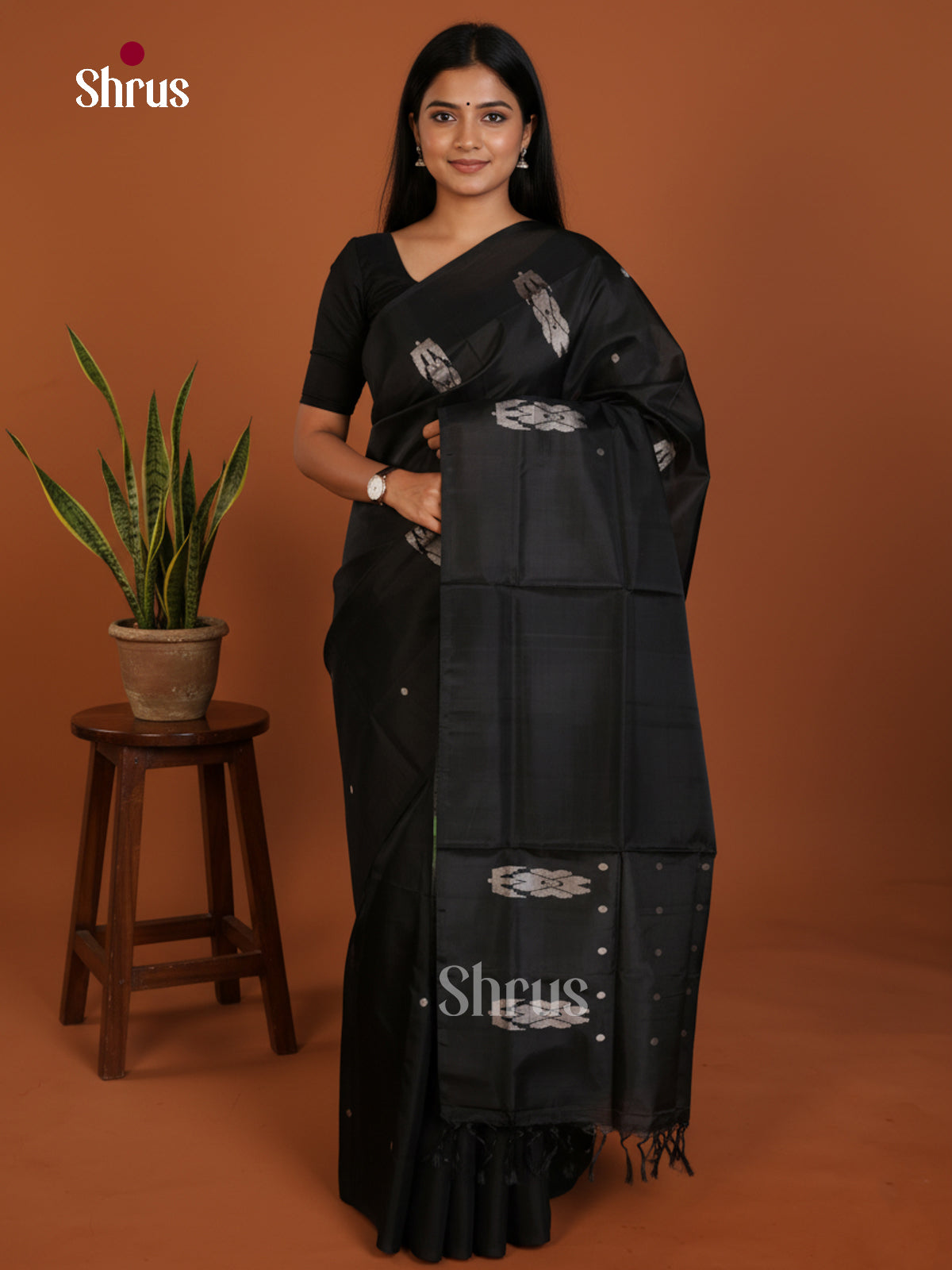 DLS04141 - Banana Pith without blouse Saree - Shop on Shrus.com