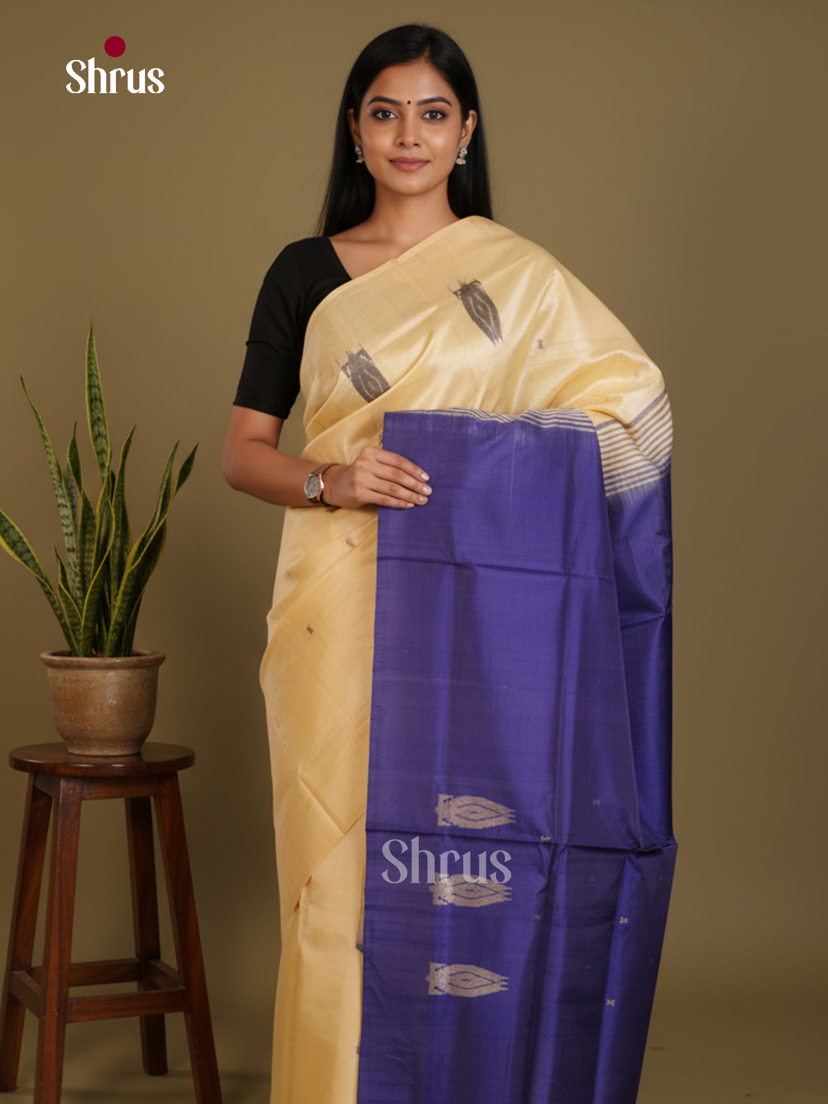 DLS04149 - Banana Pith without blouse Saree - Shop on Shrus.com