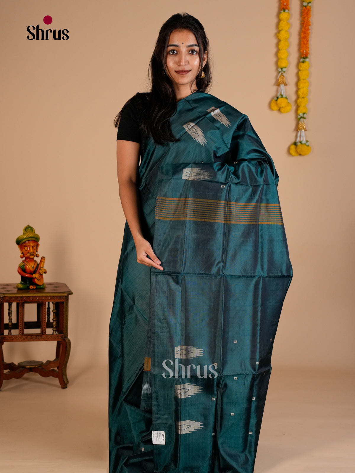 DLS09095 - Banana Pith without blouse Saree - Shop on Shrus.com