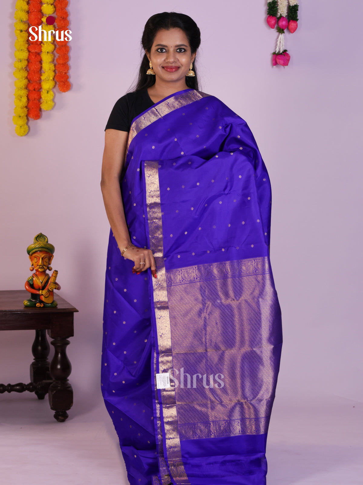 Royal Blue Pure Kanchipuram Silk Saree With Golden Buttas