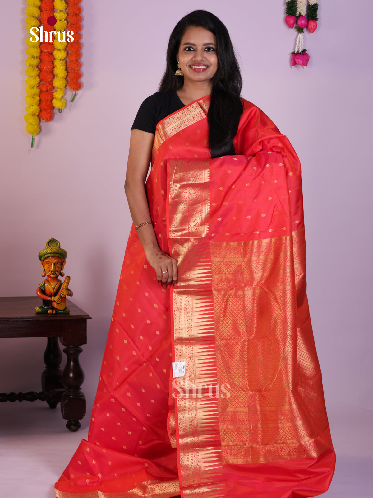 DLS16078 - Kanchipuram Butta design Saree