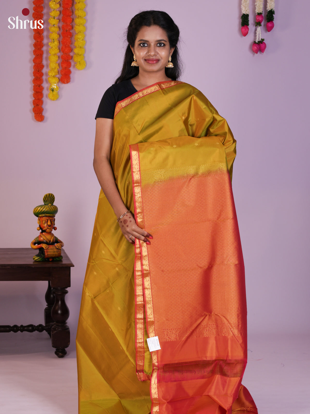 DLS16086 - Kanchipuram Butta design Saree