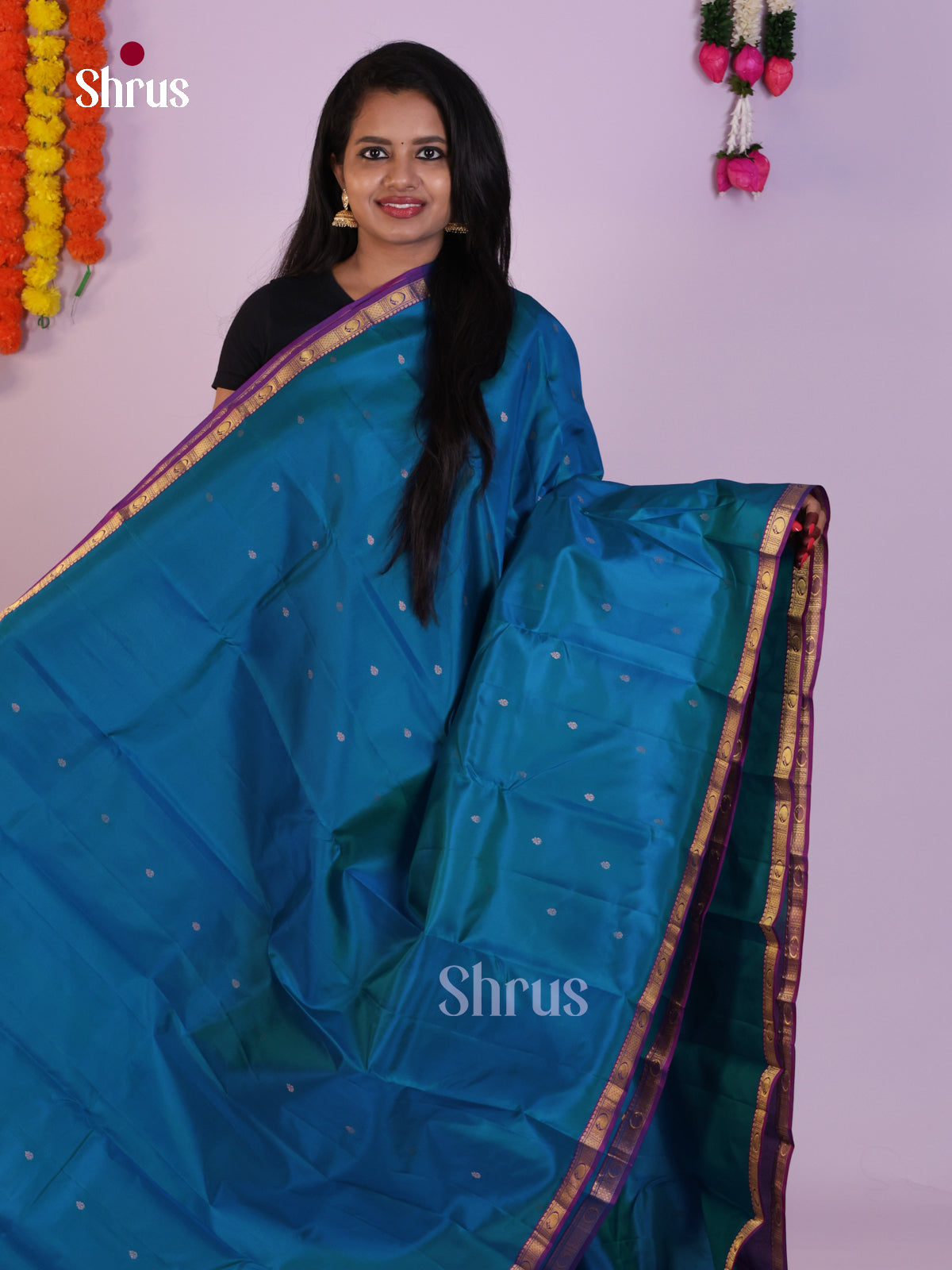 DLS16087 - Kanchipuram Butta design Saree