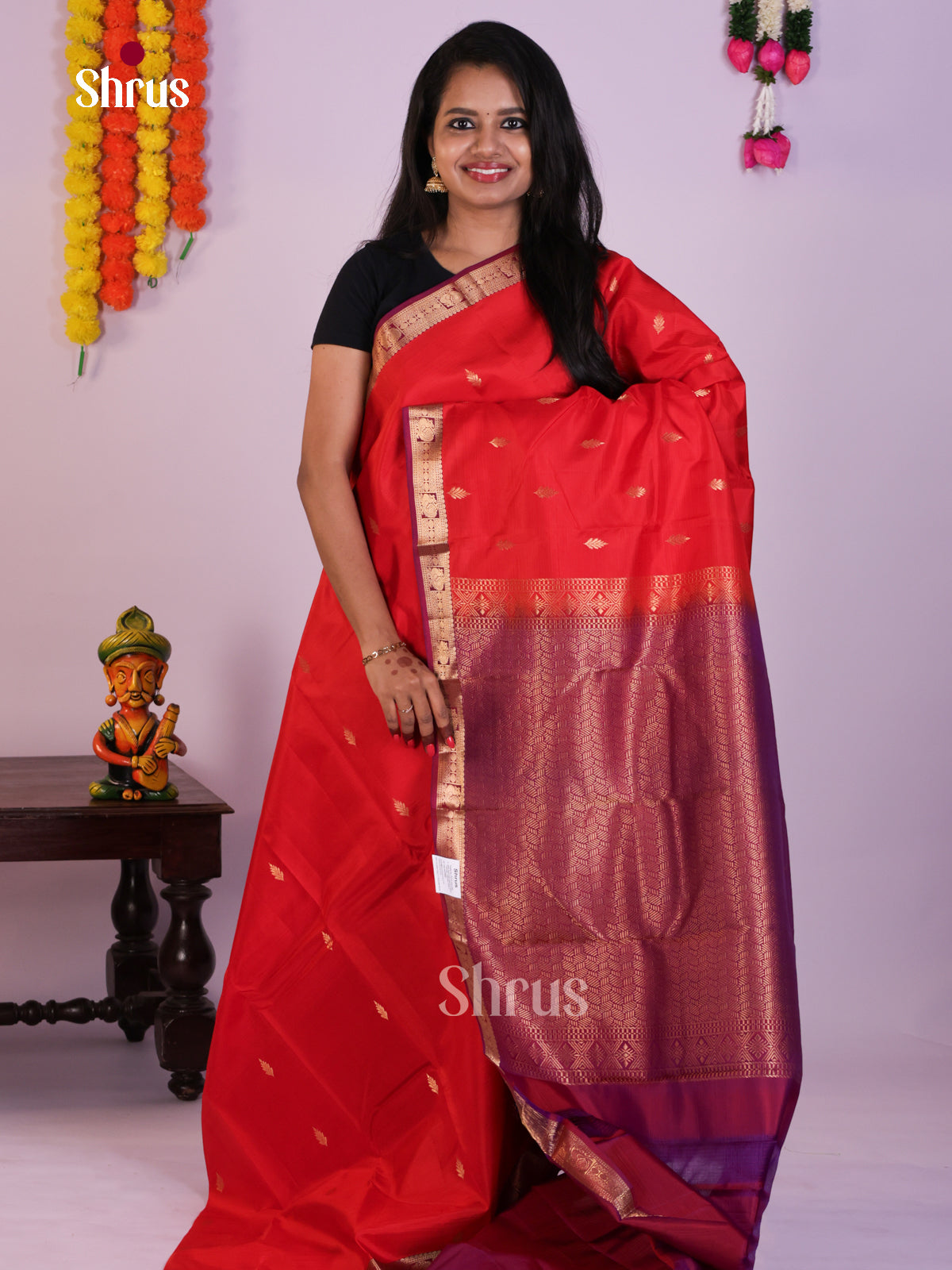 Red Kanchipuram Saree With Golden Motifs & Maroon Zari Pallu