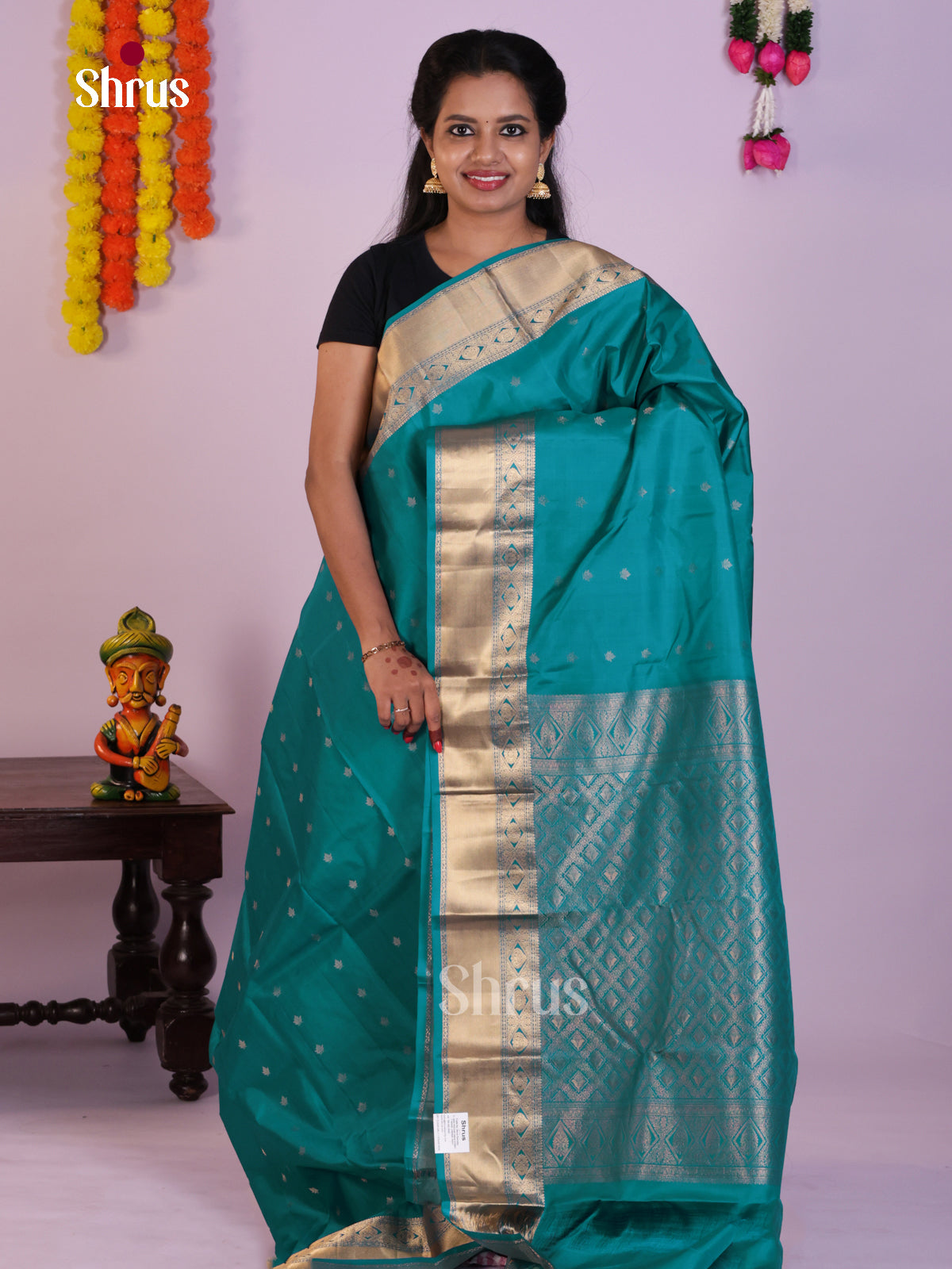 Teal Kanchipuram Silk Saree With Golden Buttas & Brocade Pallu