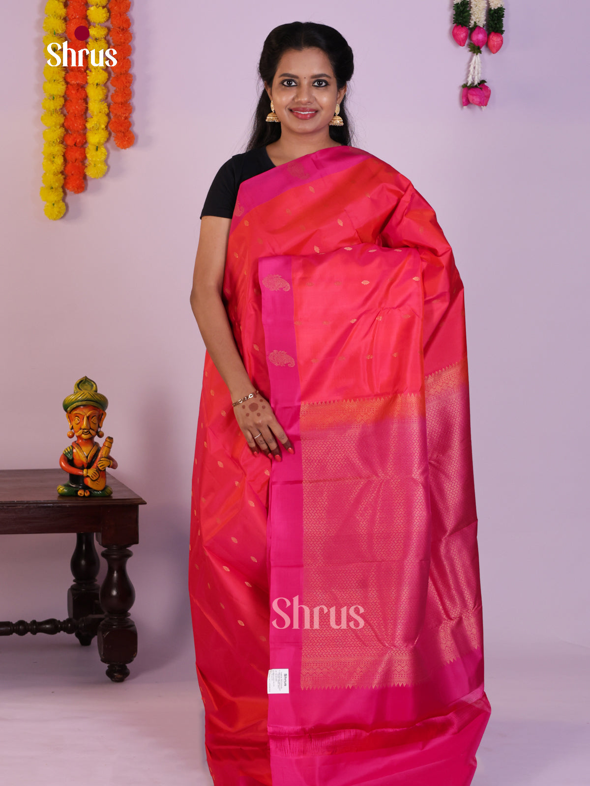 DLS16120 - Kanchipuram Butta design Saree