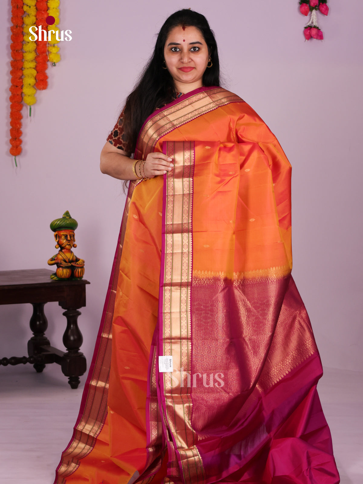 DLS16133 - Kanchipuram Butta design Saree