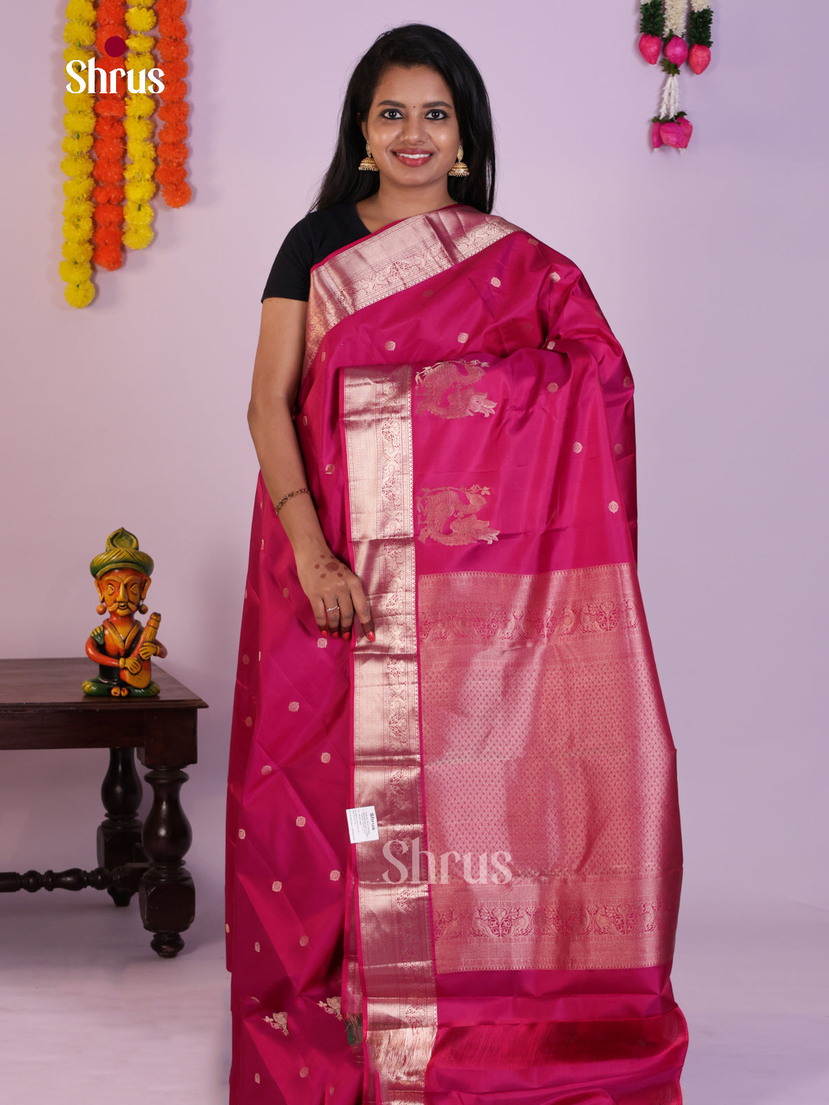Magenta Kanjivaram Saree With Golden Buttas & Annapakshi Motifs