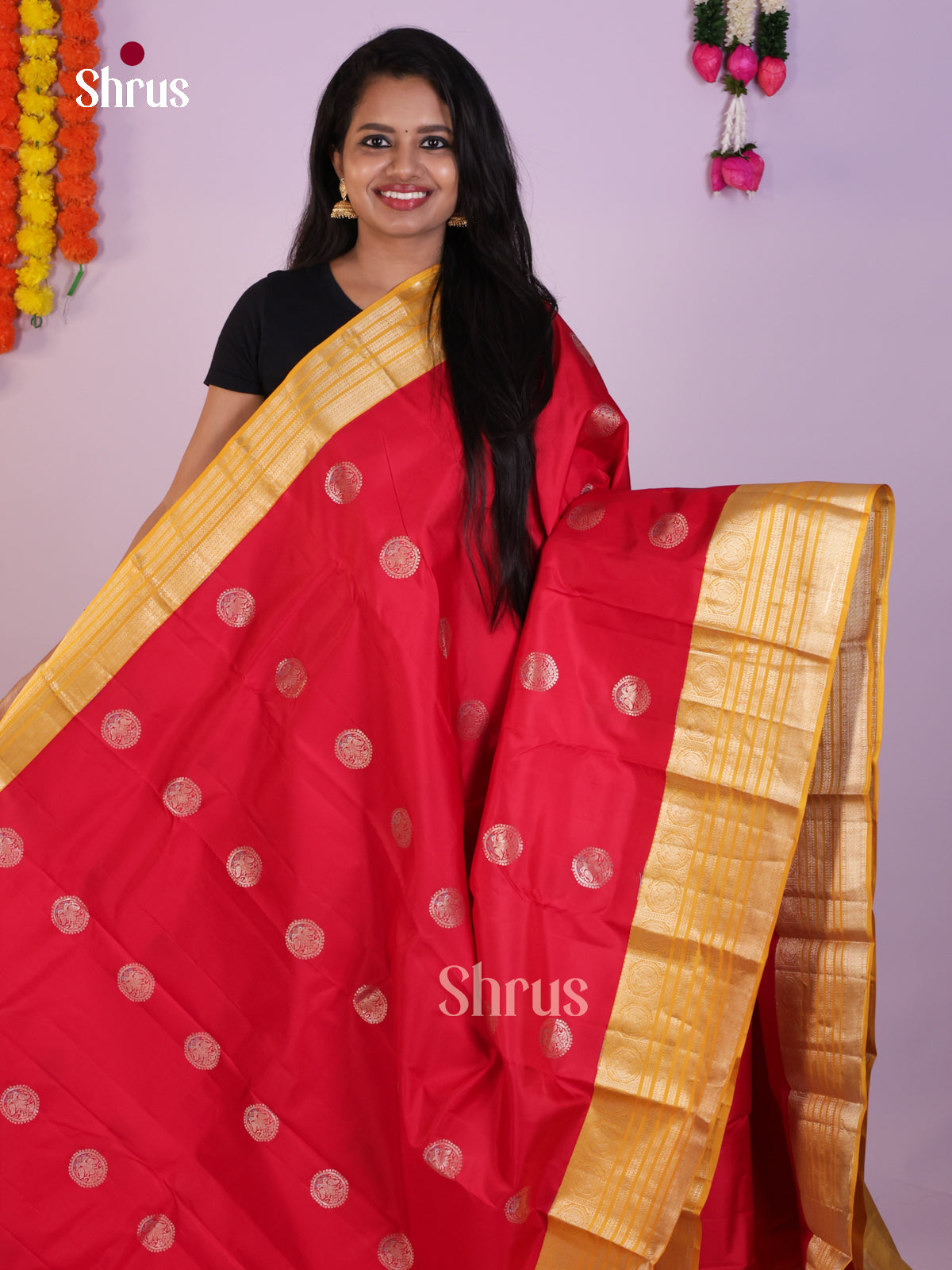 Opulent Red Bridal Kanchipuram Saree with Golden Zari Pallu
