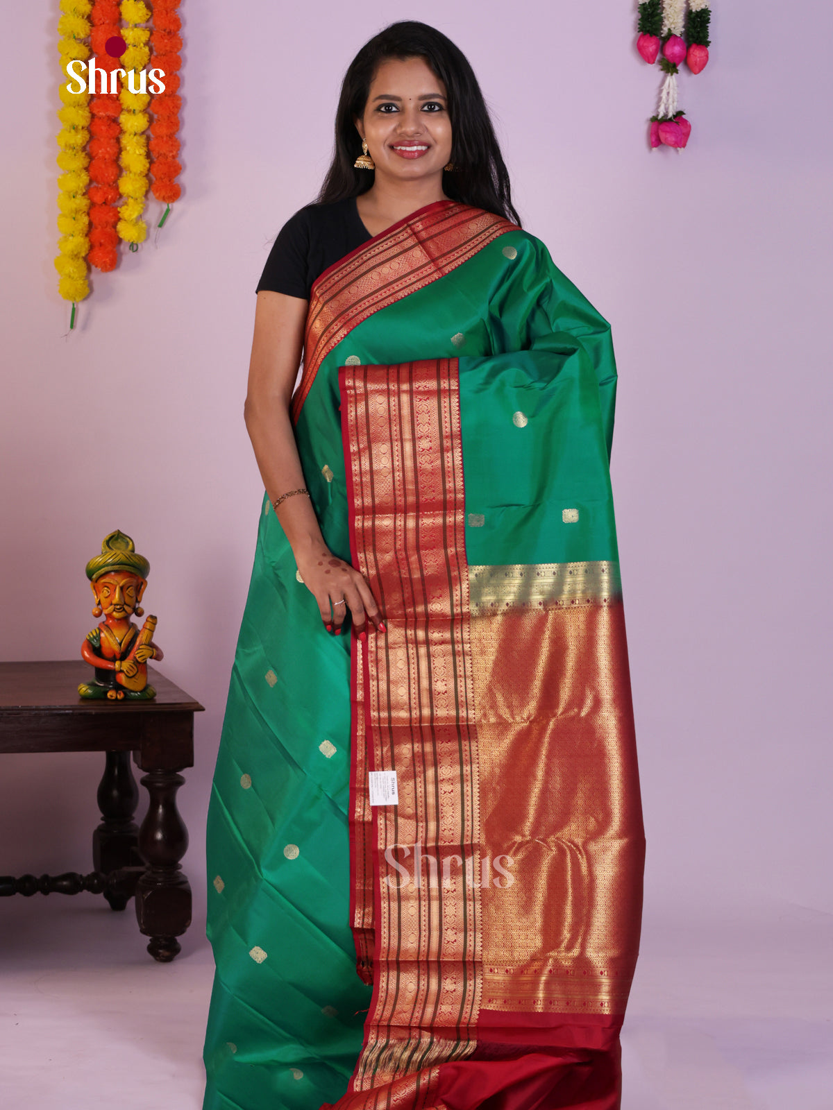 Vibrant Green Kanjivaram Saree with Golden Buttas & Red Brocade Pallu