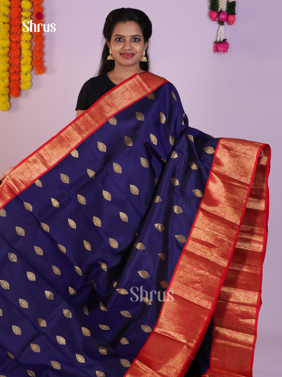 Exquisite Royal Blue Kanjivaram Saree With Leaf Motifs & Red Brocade Pallu